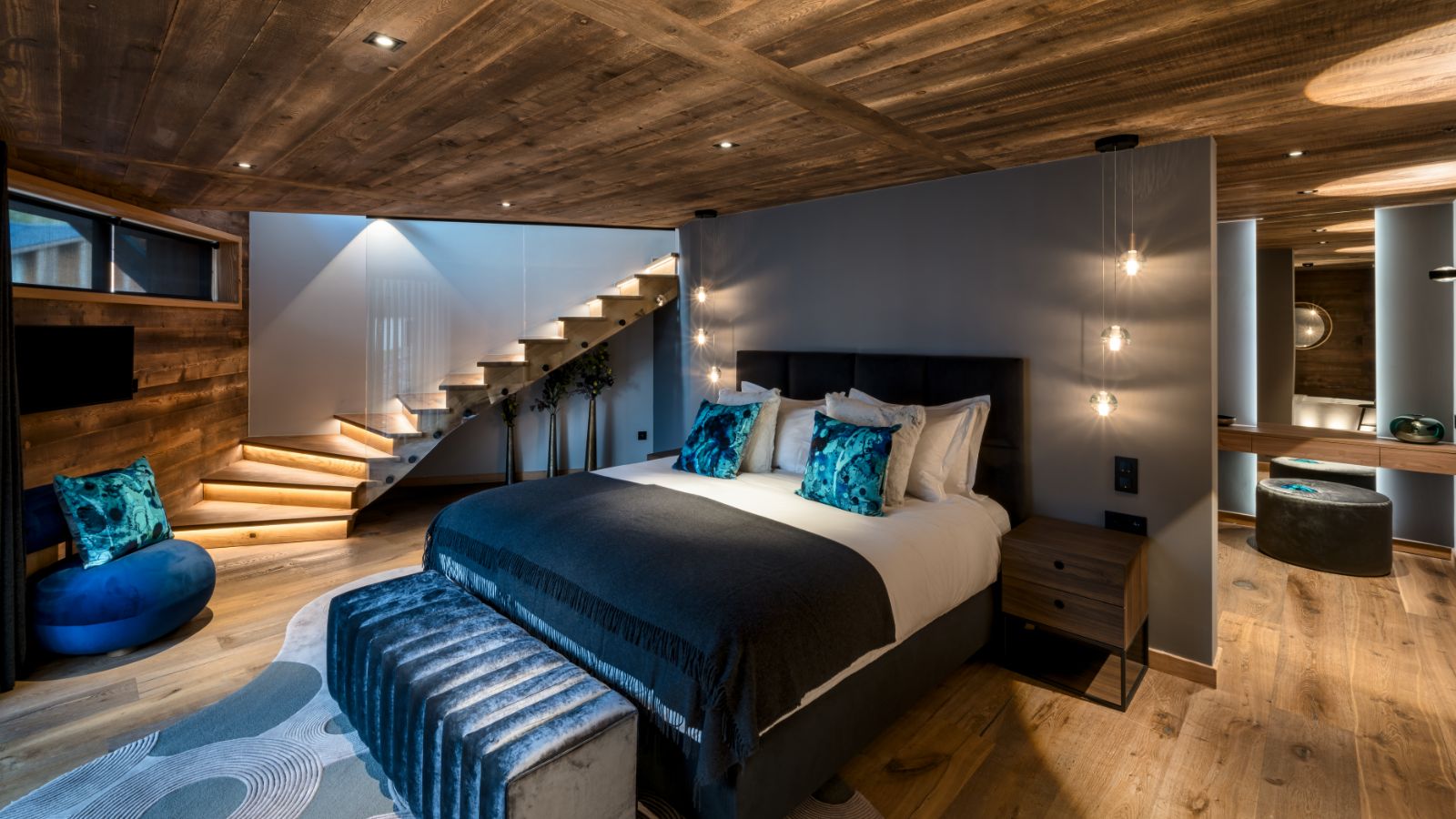 Chalet Hotel Blythe-Bedroom 2-Oxford Ski.jpg