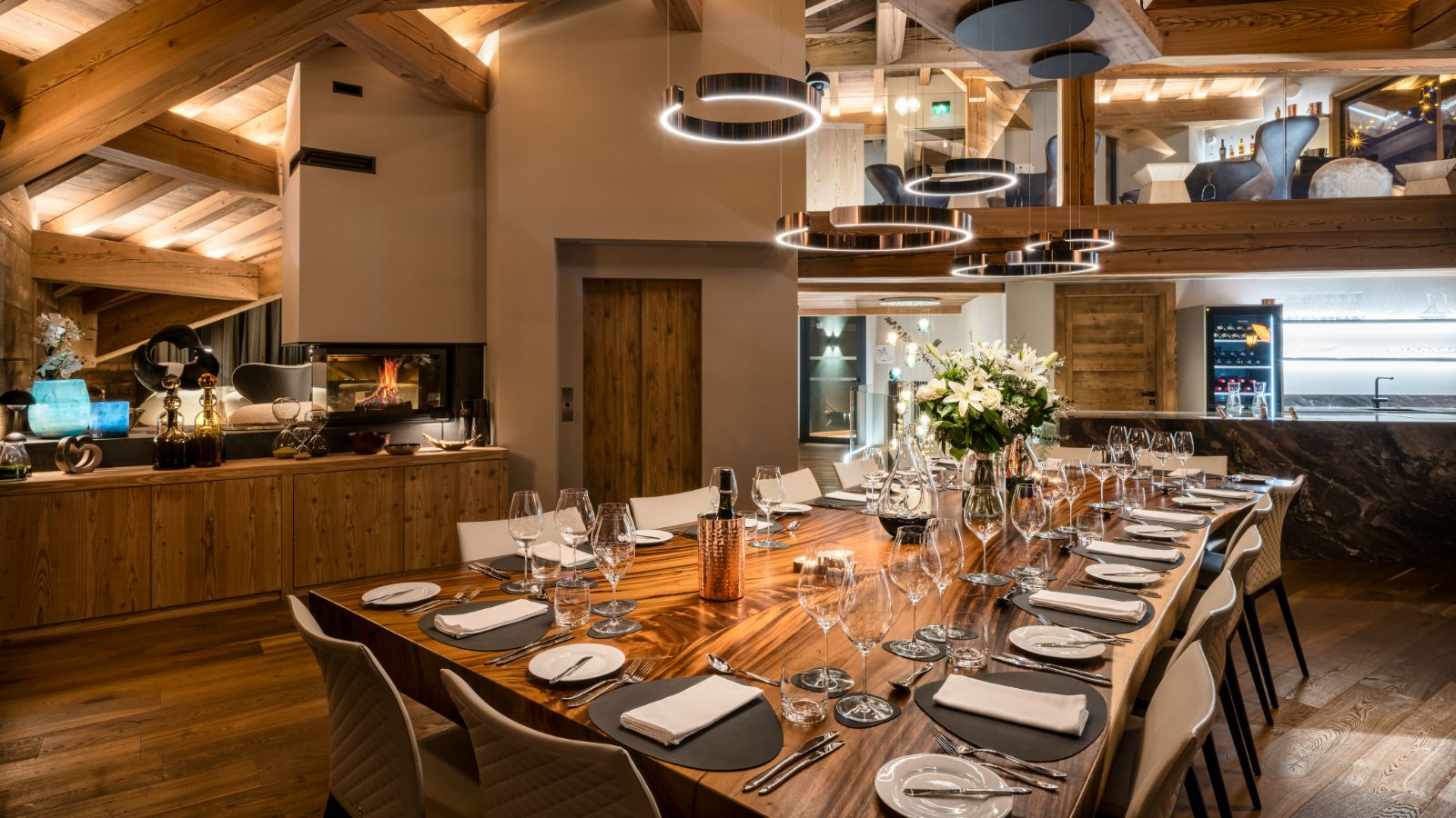 Chalet Hotel Blythe-Dining Table-Oxford Ski.jpg