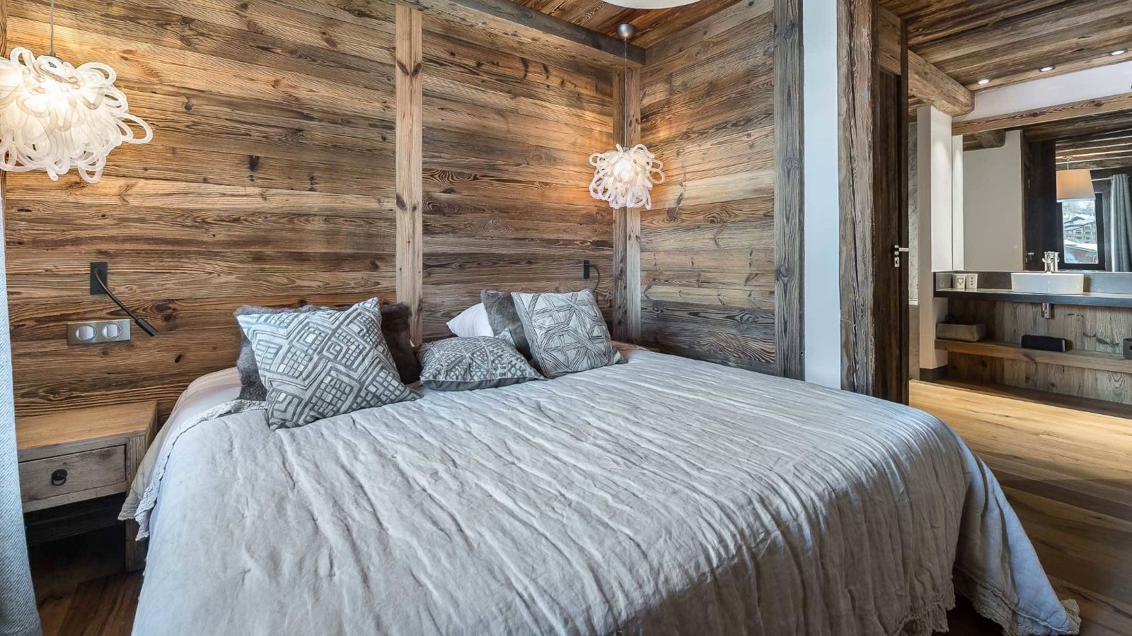 Luxury-Ski-Chalet-Val d'Isere-Apartment-Savoie 42-Oxford-Ski-Bedroom 2.jpg