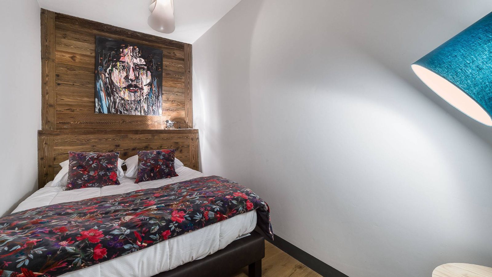 Luxury-Ski-Chalet-Val d'Isere-Apartment-Savoie 42-Oxford-Ski-Bedroom 4.jpg