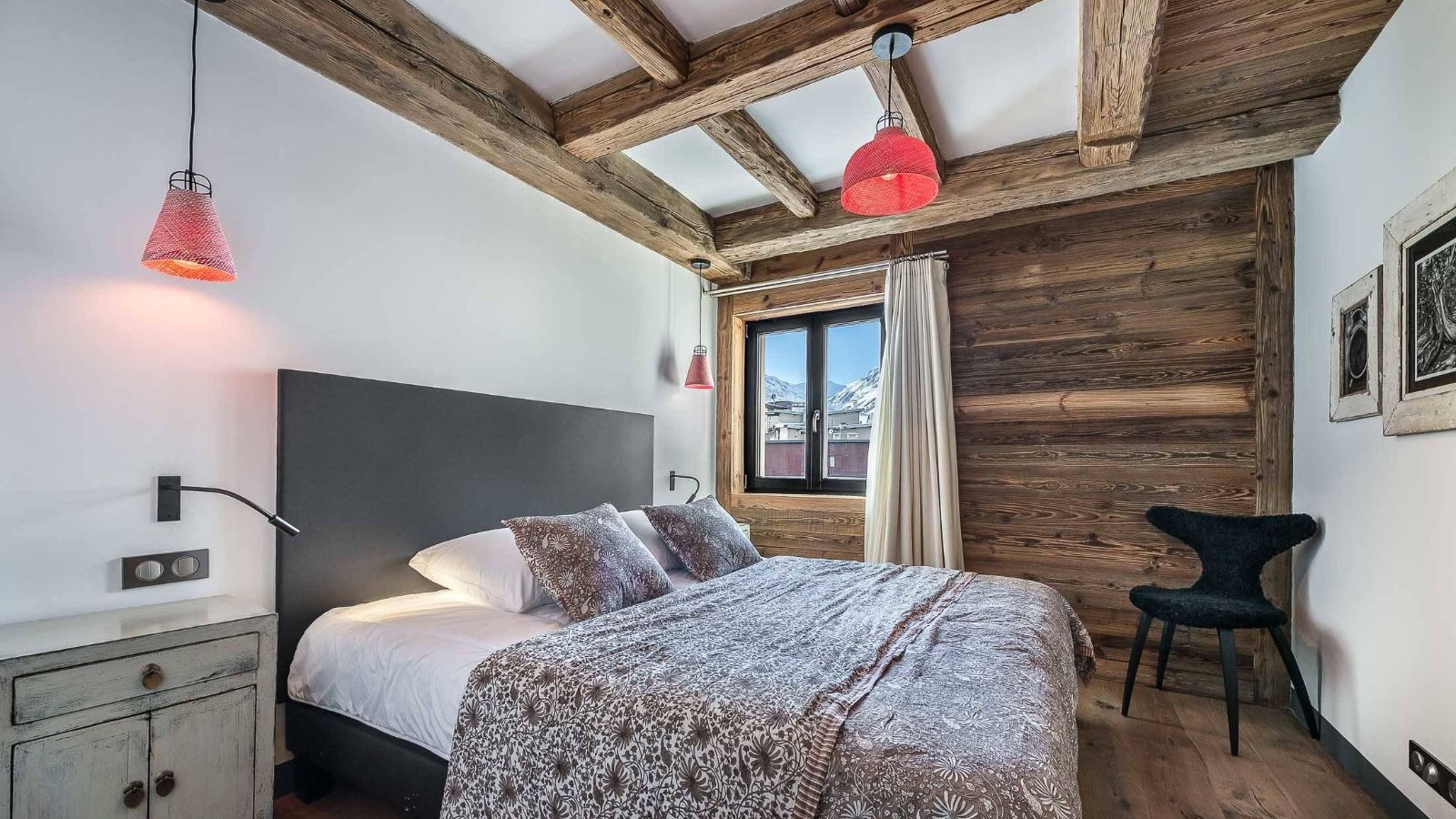 Luxury-Ski-Chalet-Val d'Isere-Apartment-Savoie 42-Oxford-Ski-Bedroom.jpg