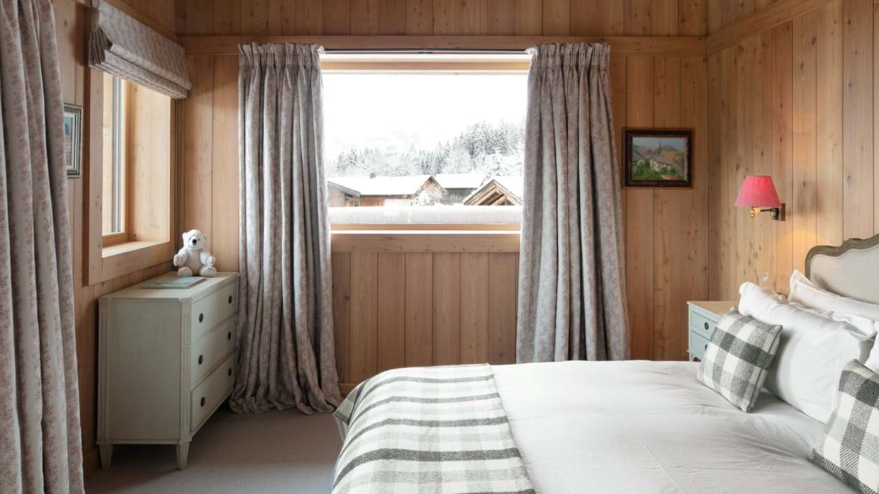 Les Chalet des Ors- Bedroom 3- Oxford Ski.jpg