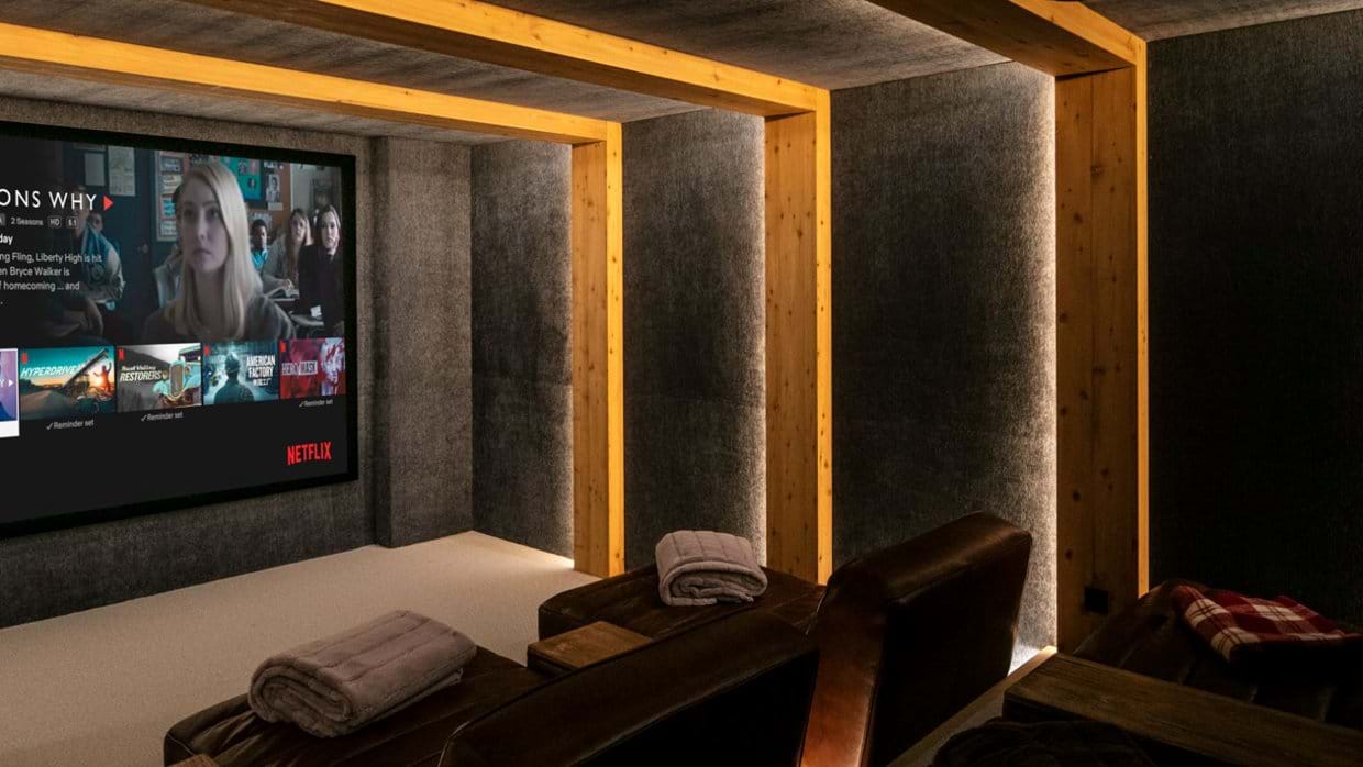 Les Chalet des Ors- Cinema Screen- Oxford Ski.jpg