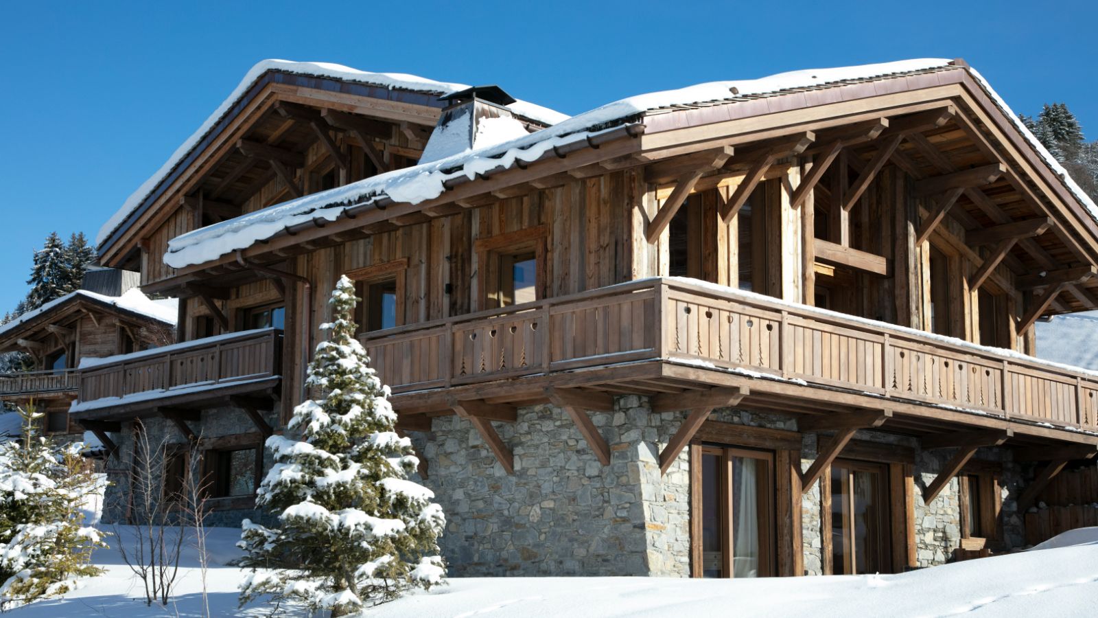 Les Chalet des Ors- Exterior- Oxford Ski.jpg
