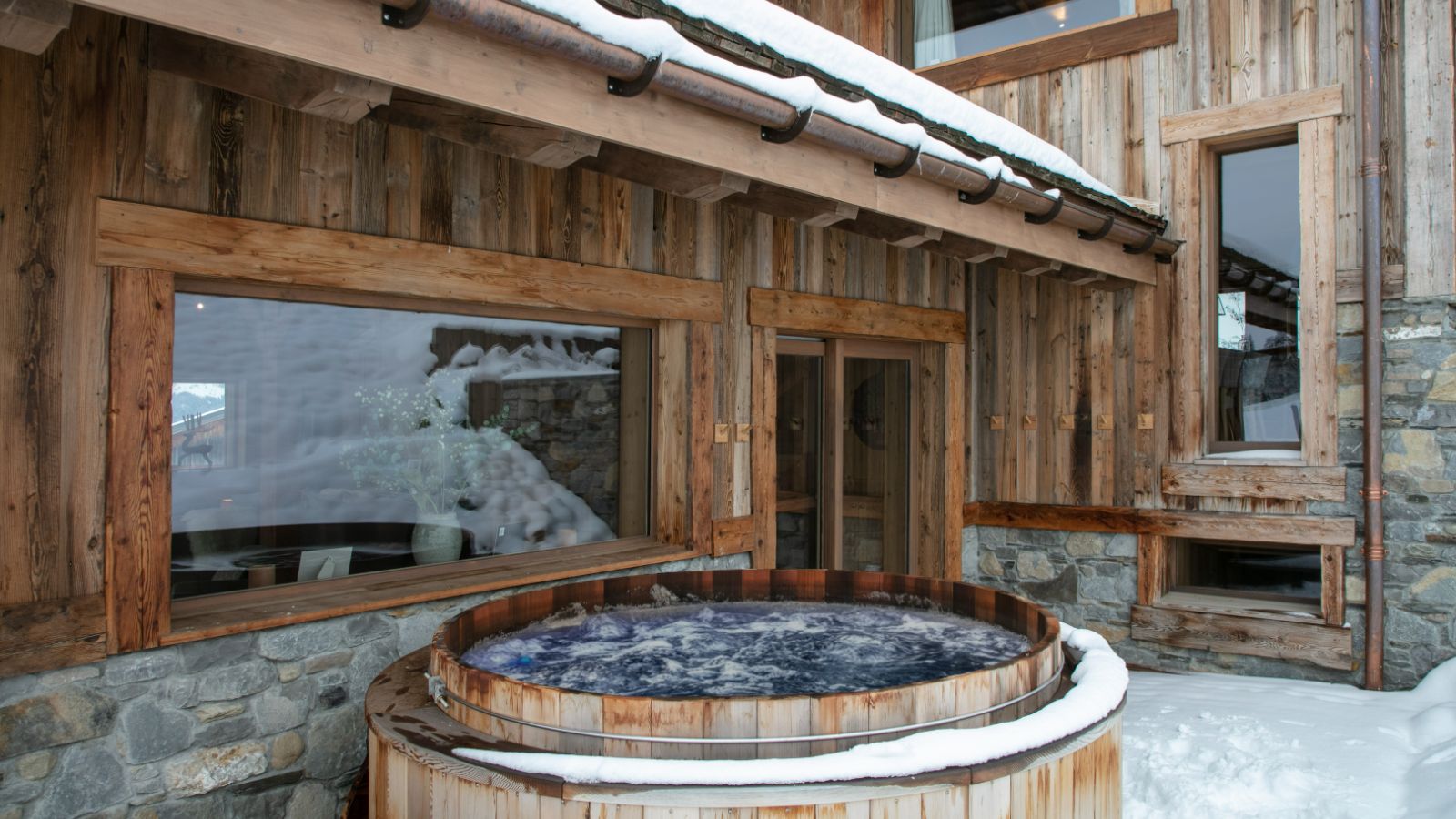 Les Chalet des Ors- Hot tub- Oxford Ski.jpg