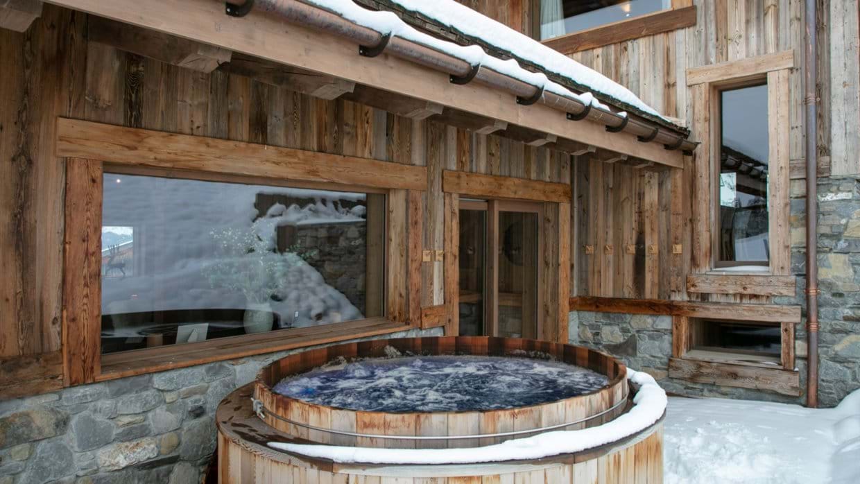 Les Chalet des Ors- Hot tub- Oxford Ski.jpg