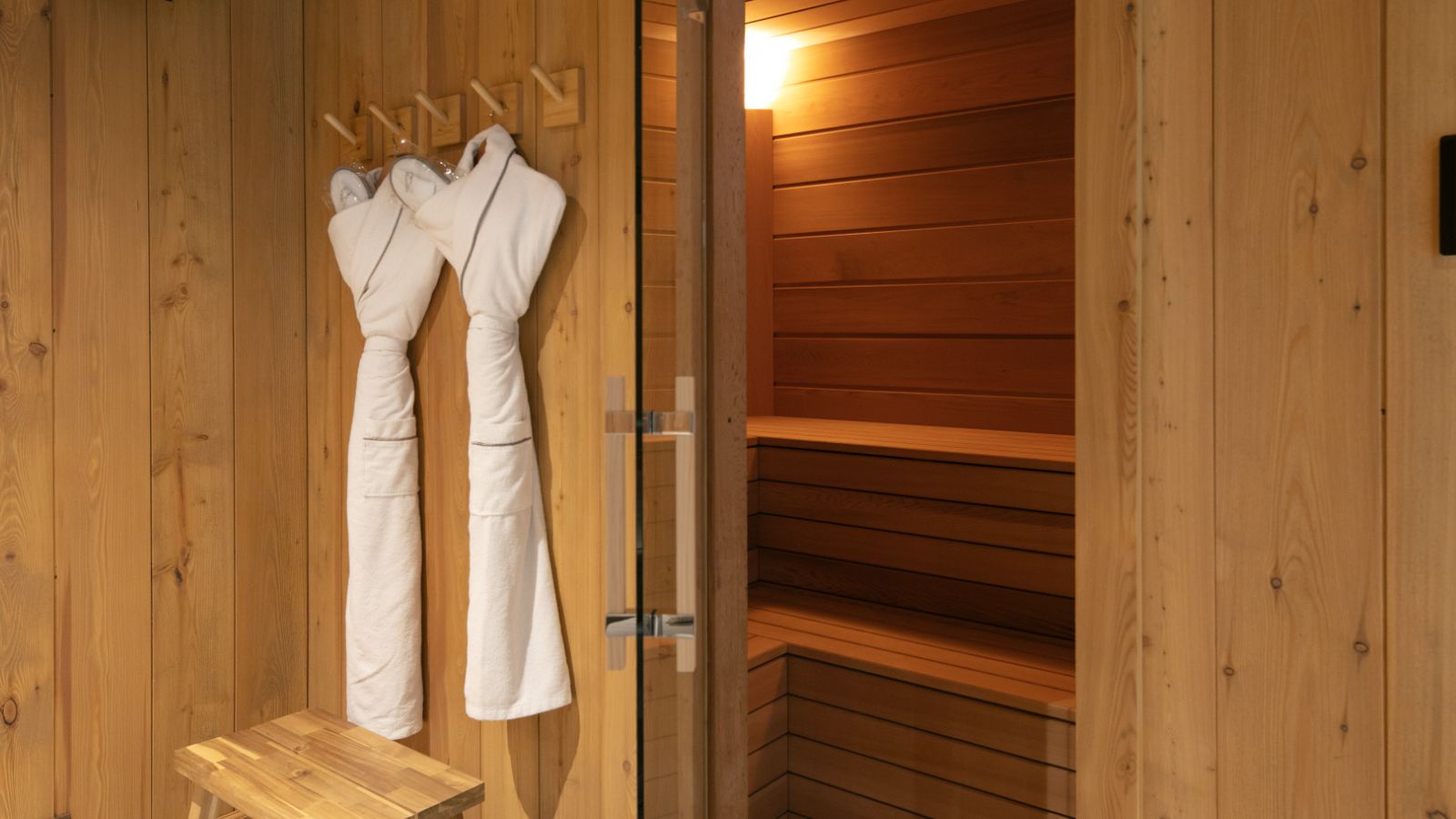 Les Chalet des Ors- Sauna- Oxford Ski.jpg
