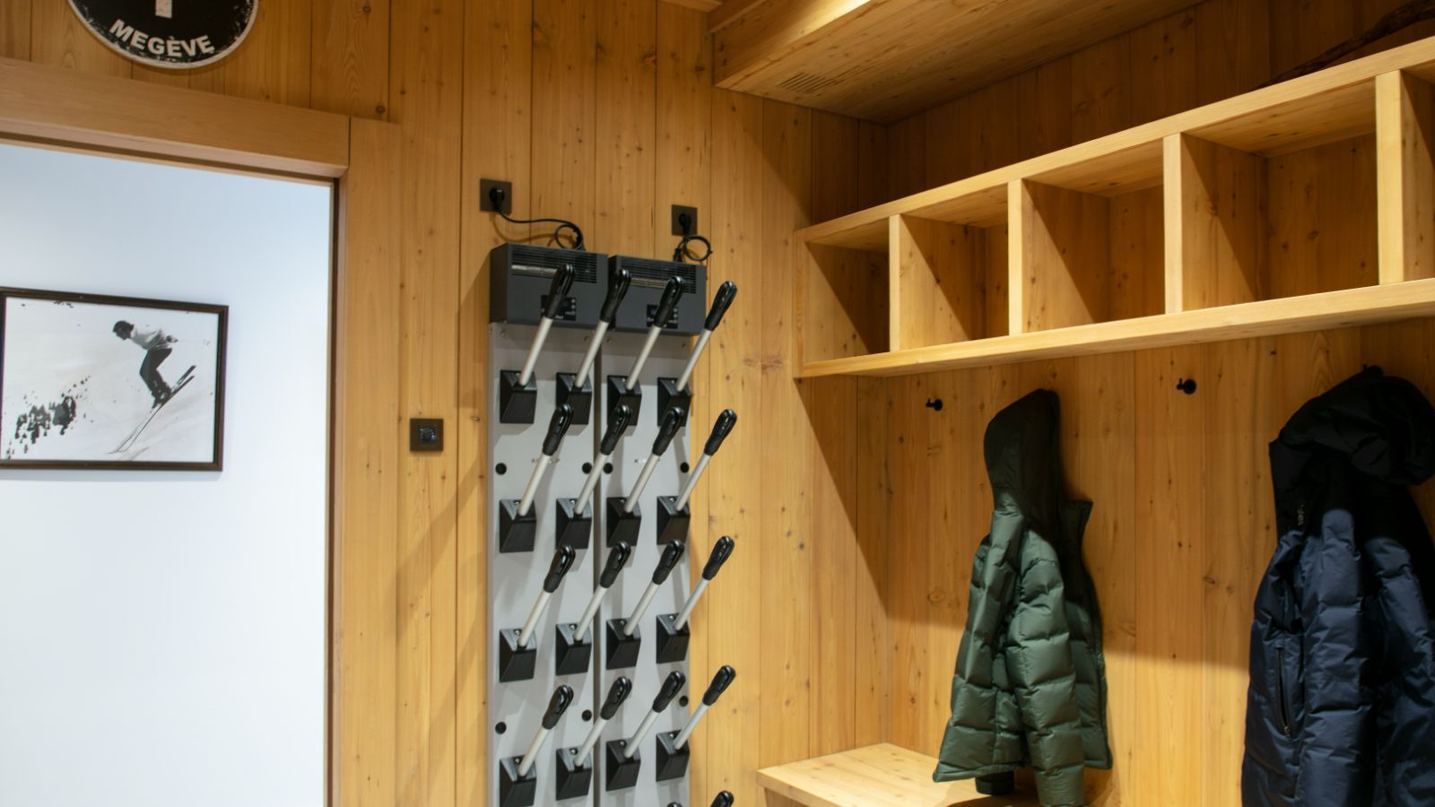 Les Chalet des Ours- Boot room- Oxford Ski.jpg