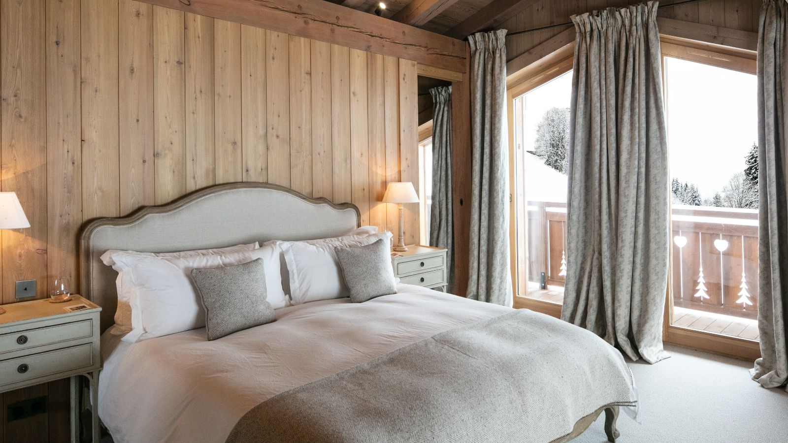 Les Chalet Ors- Bedroom 1- Oxford Ski.jpg