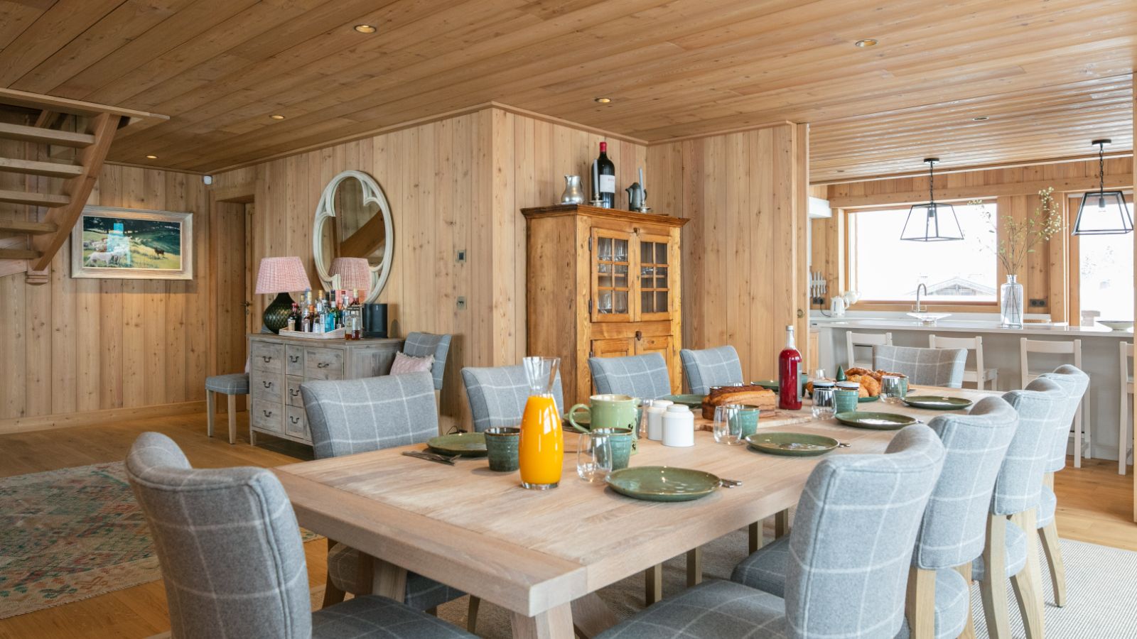 Les Chalets des Ors- Dining table- Oxford Ski.jpg