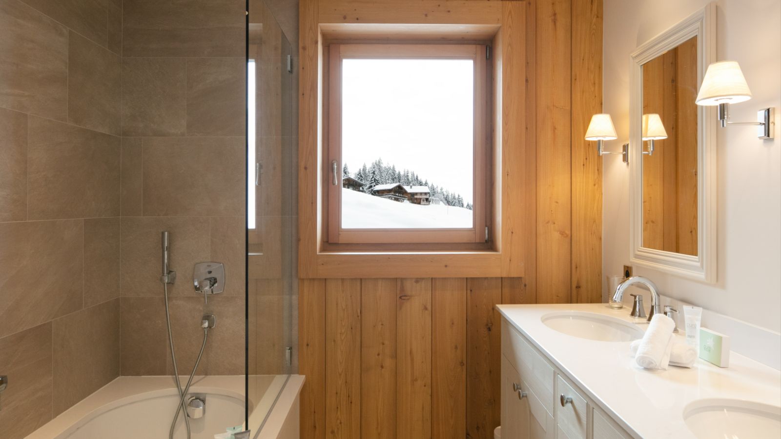 Les Chalet des Ors- Bathroom 1- Oxford Ski.jpg
