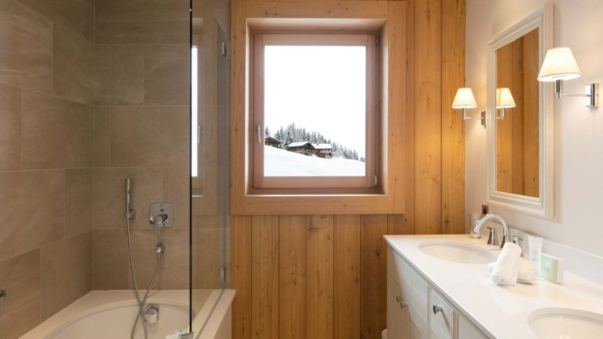 Les Chalet des Ors- Bathroom 1- Oxford Ski.jpg