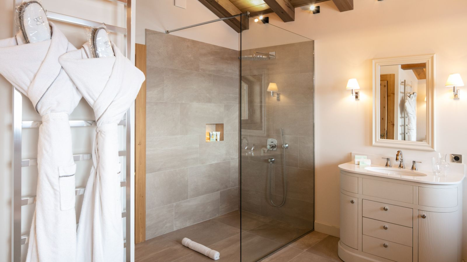 Les Chalet des Ors- Bathroom 2- Oxford Ski.jpg