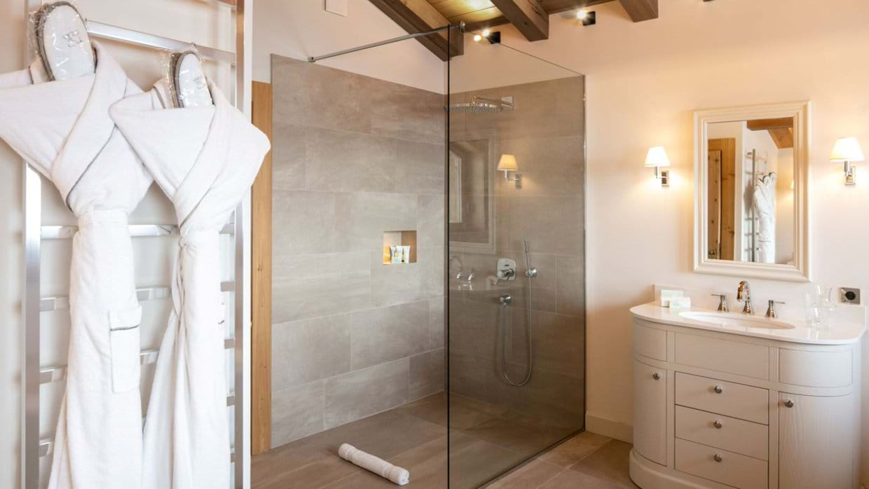 Les Chalet des Ors- Bathroom 2- Oxford Ski.jpg