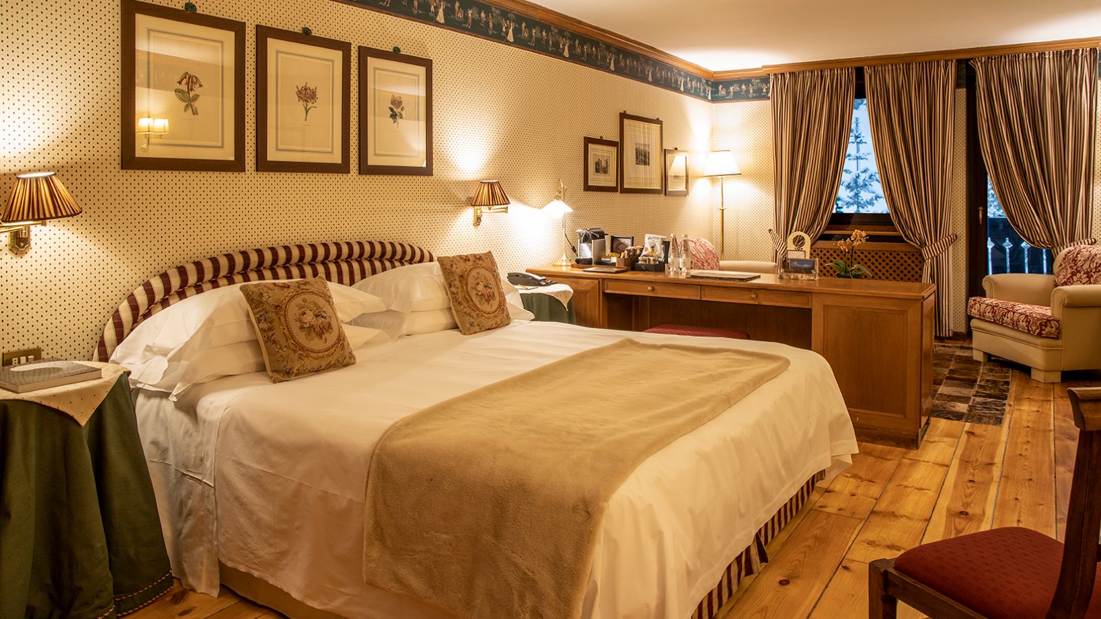 Luxury-Ski-Hotel-Cervinia-Hermitage-Hotel-Oxford-Ski-Deluxe-Room.jpg