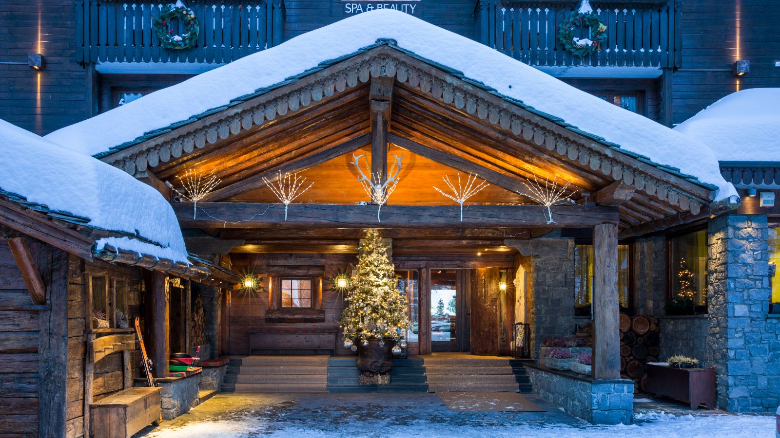 Luxury-Ski-Hotel-Cervinia-Hermitage-Hotel-Oxford-Ski-Exterior.jpg