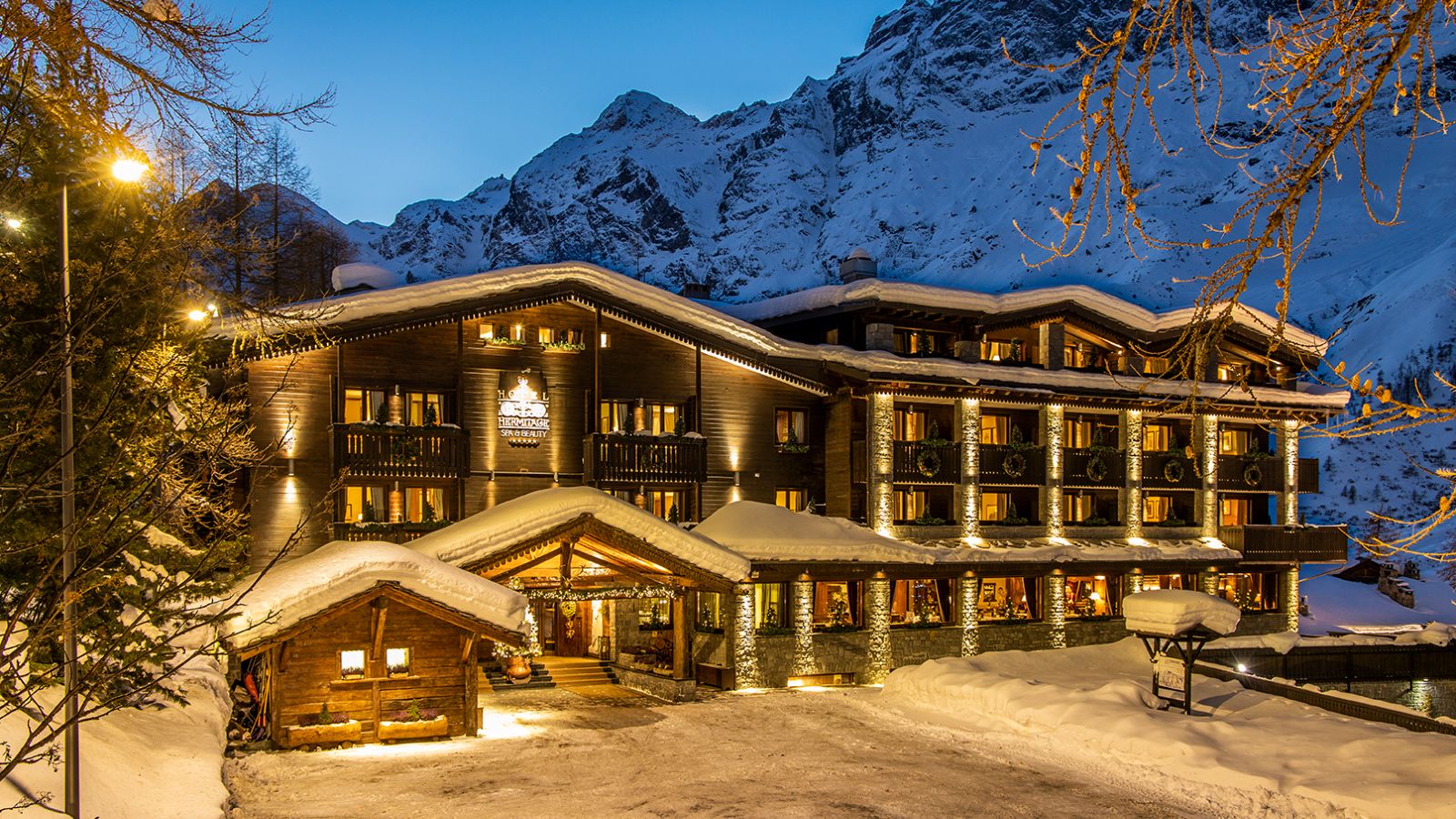 Luxury-Ski-Hotel-Cervinia-Hermitage-Hotel-Oxford-Ski-Exterior2.jpg