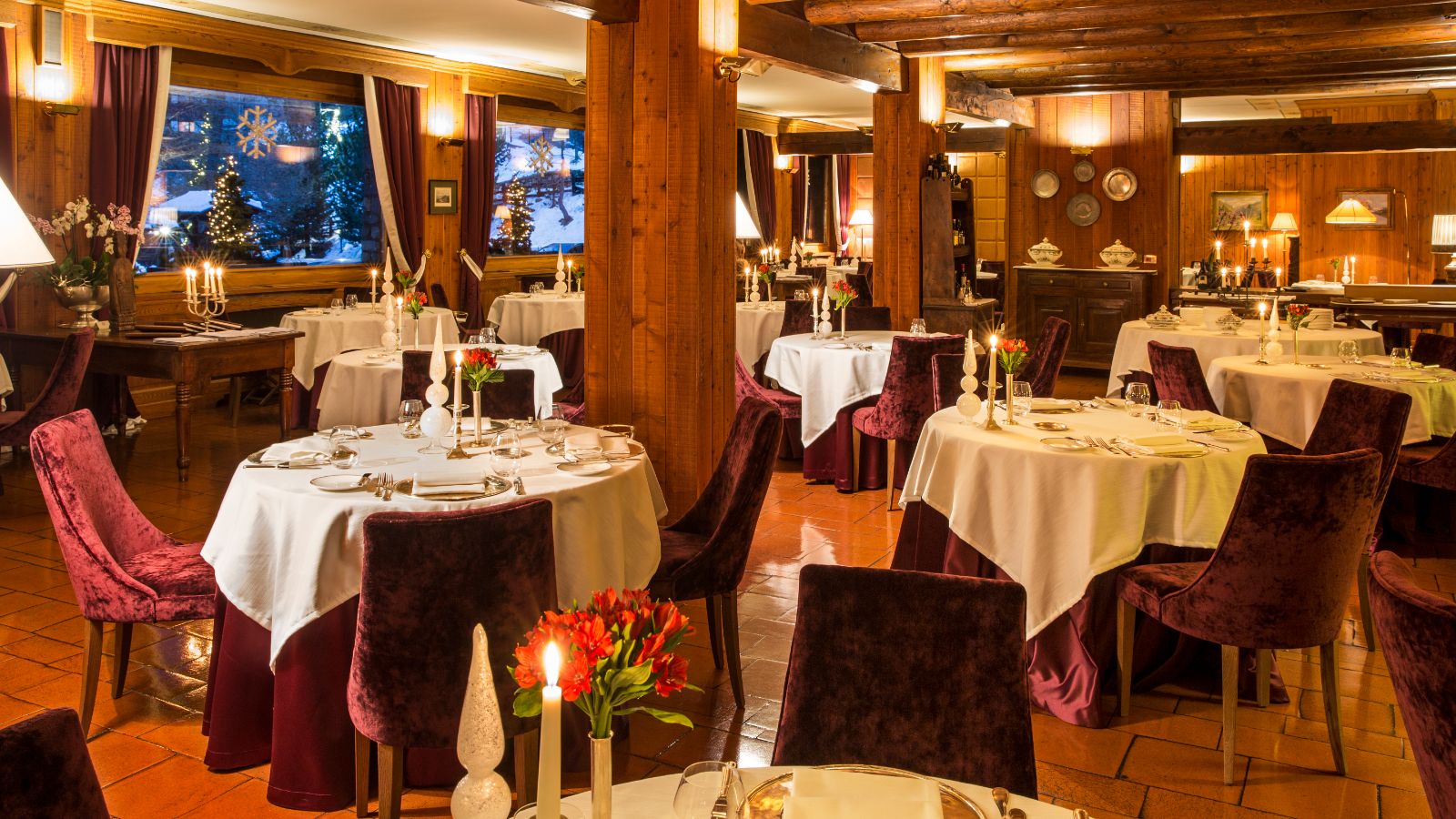 Luxury-Ski-Hotel-Cervinia-Hermitage-Hotel-Oxford-Ski-Restaurant.jpg