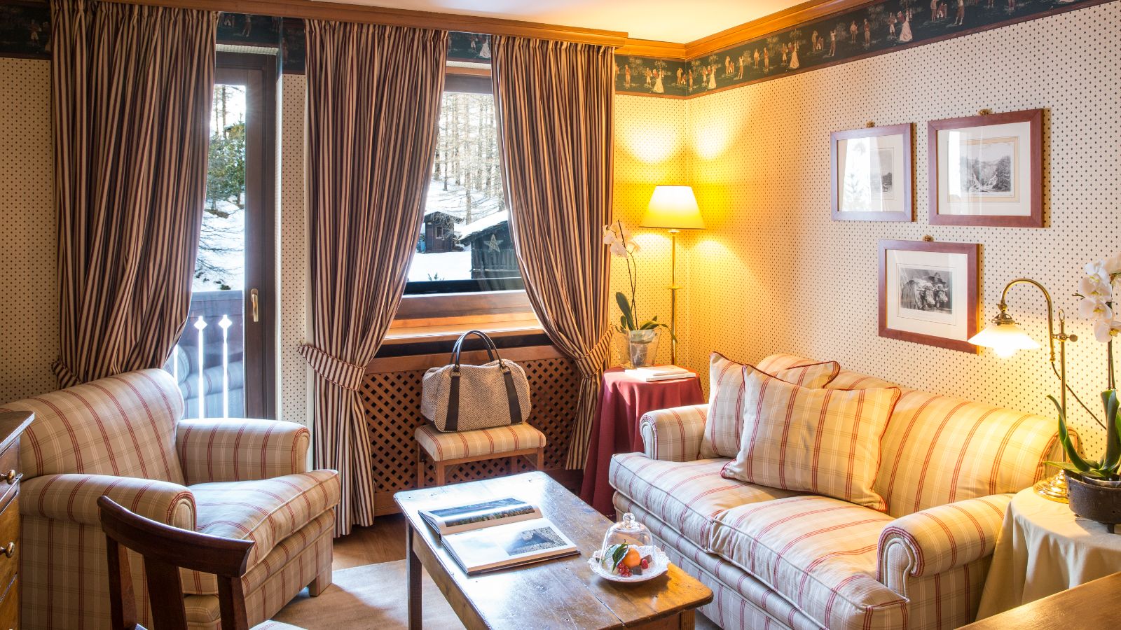 Luxury-Ski-Hotel-Cervinia-Hermitage-Hotel-Oxford-Ski-Suite (5).jpg