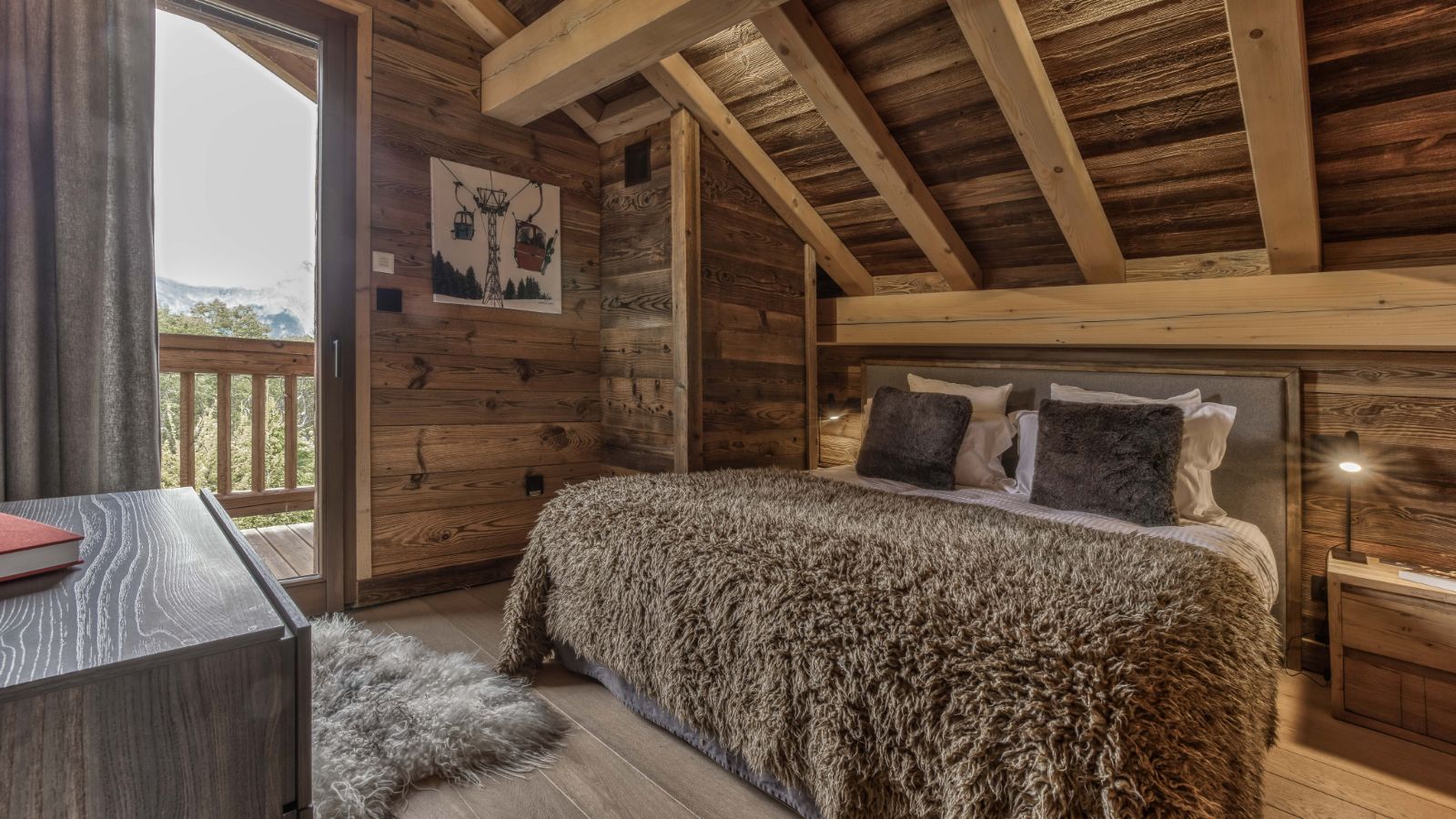 Luxury-Ski-Chalet-Megeve-Chalet Grey Fox-Bedroom 5-Oxford Ski.jpg
