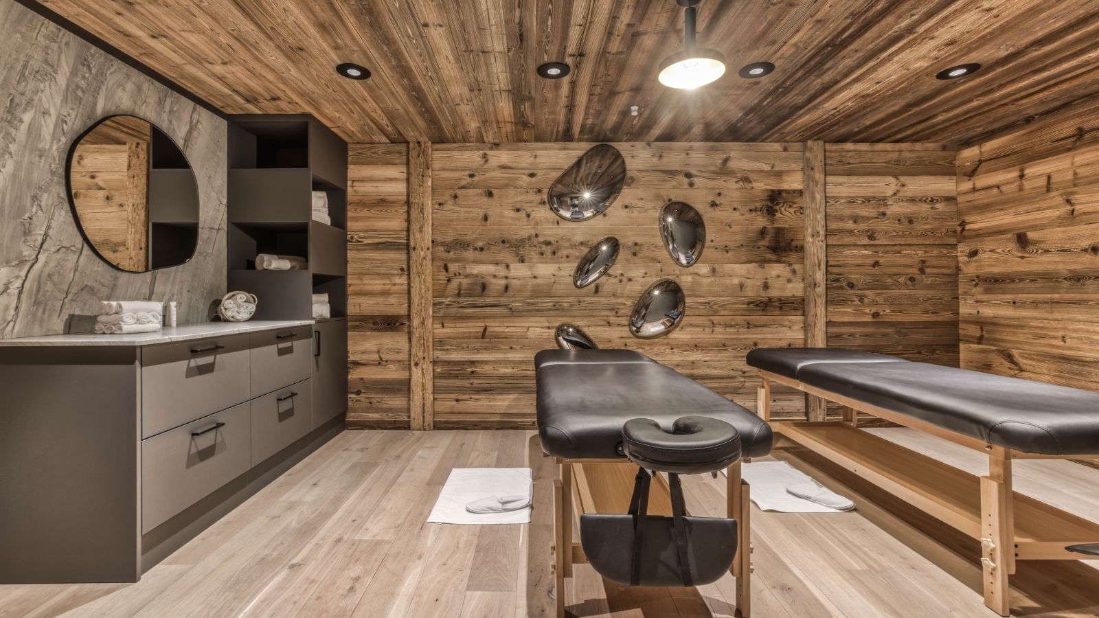 Luxury-Ski-Chalet-Megeve-Chalet Grey Fox-Massage-Oxford Ski.jpg