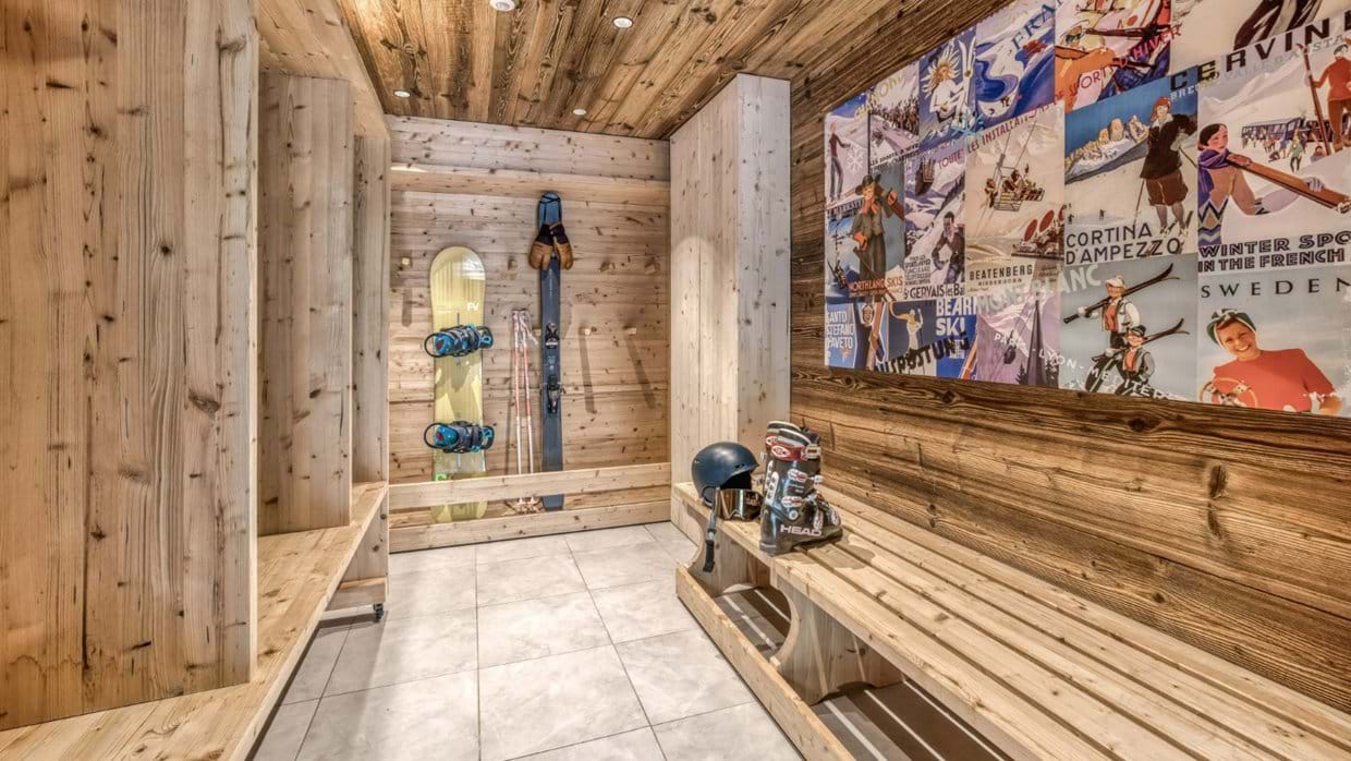 Luxury-Ski-Chalet-Megeve-Chalet Grey Fox-Ski room-Oxford Ski.jpg