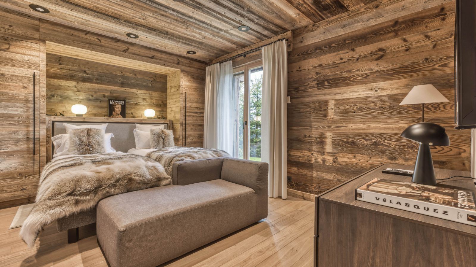 Luxury-Ski-Chalet-Megeve-Chalet White Fox-Bedroom 3-Oxford Ski.jpg
