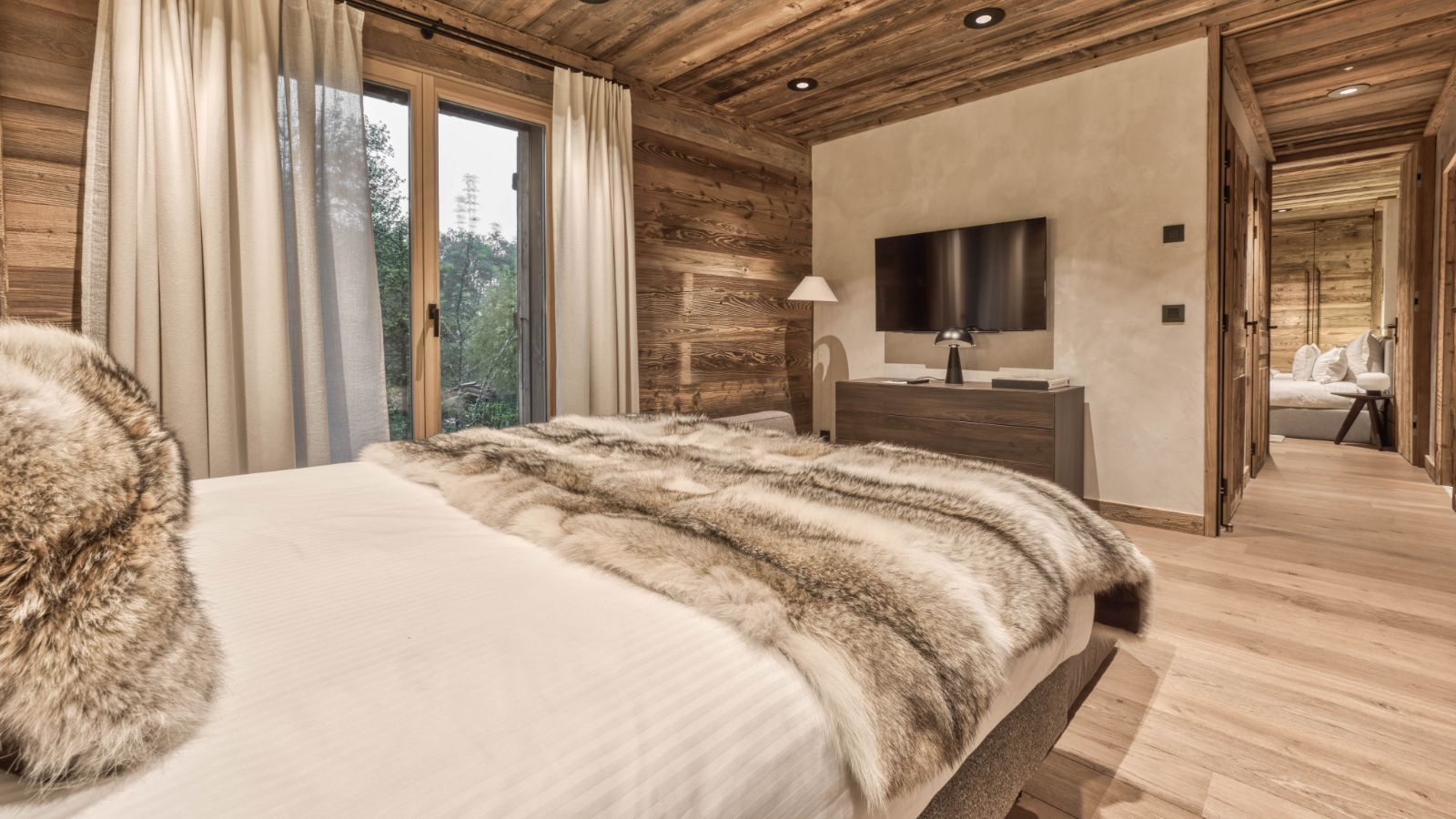 Luxury-Ski-Chalet-Megeve-Chalet White Fox-Bedroom 5-Oxford Ski.jpg