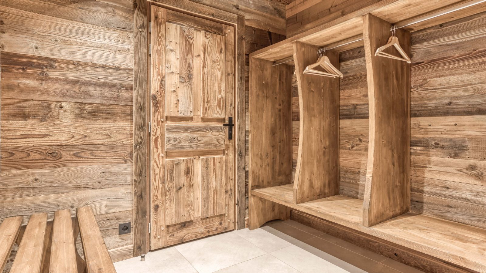 Luxury-Ski-Chalet-Megeve-Chalet White Fox-Ski room-Oxford Ski.jpg