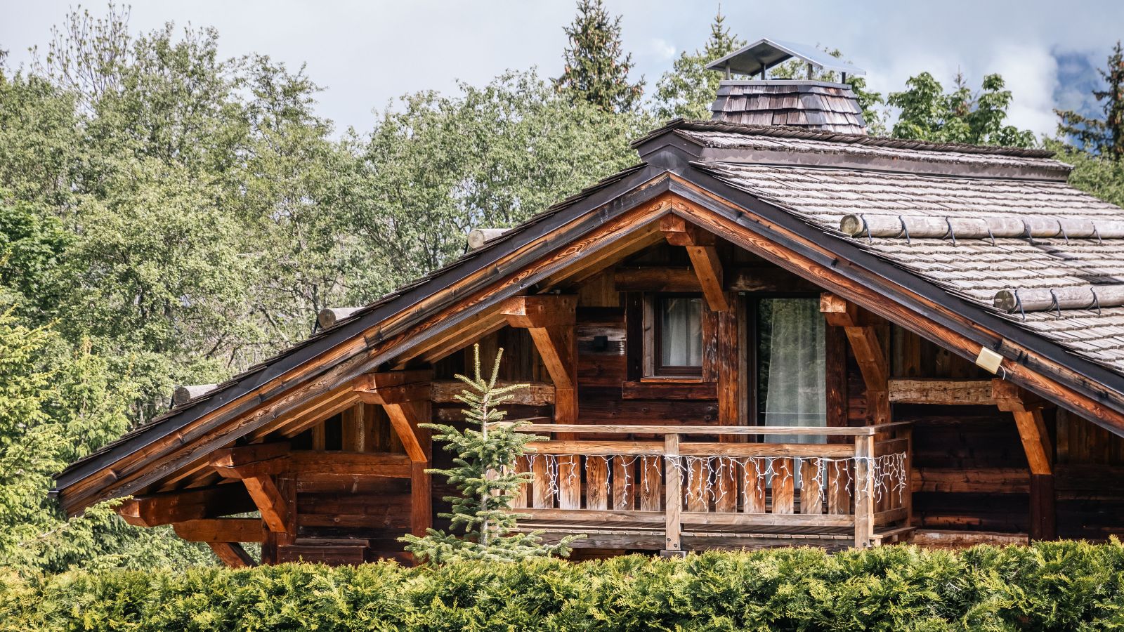 Luxury-Ski-Chalet-Megeve-Chalet Red Fox-Front external-Oxford Ski.jpg