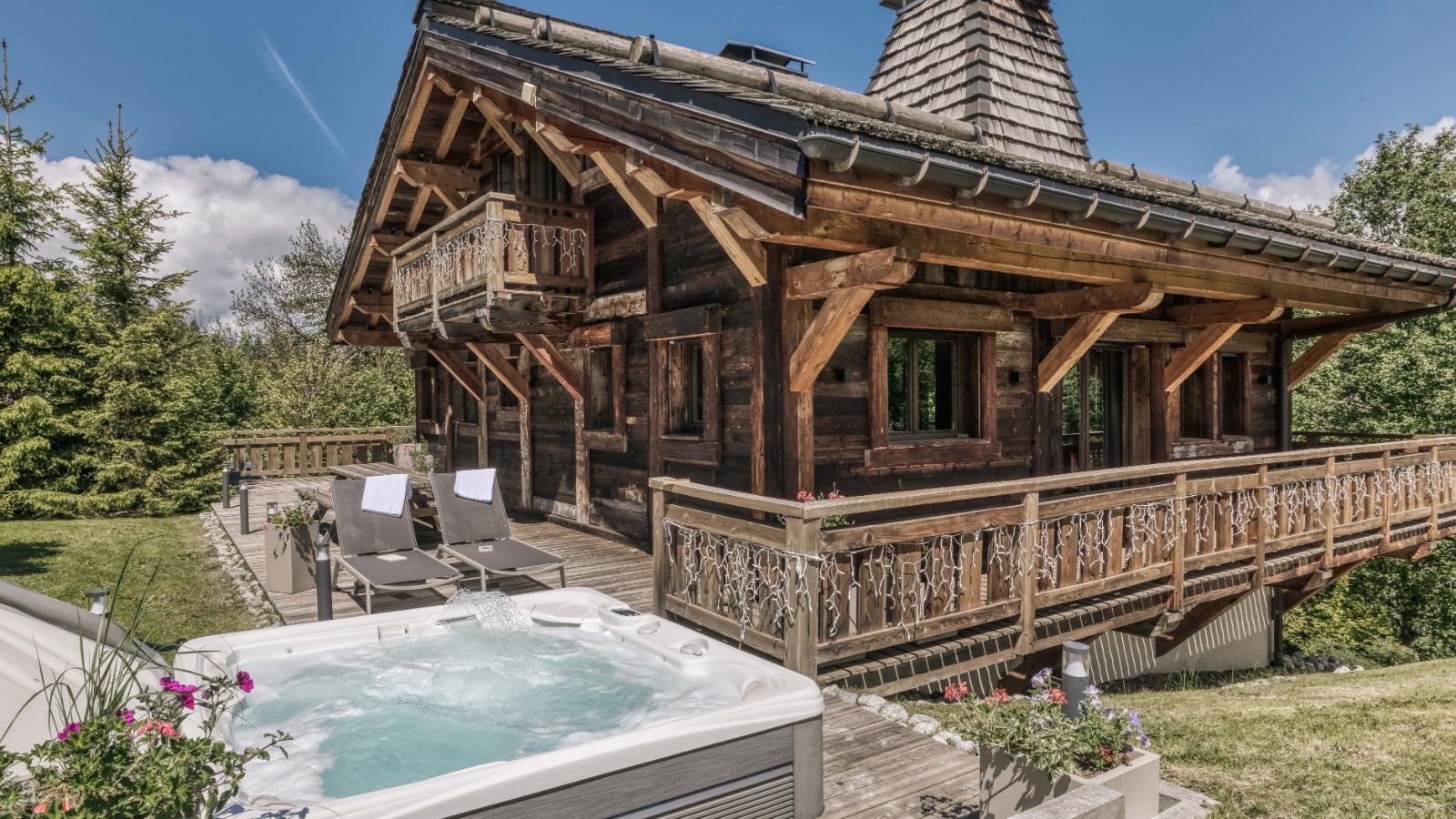 Luxury-Ski-Chalet-Megeve-Chalet Red Fox-Jacuzzi-Oxford Ski.jpg