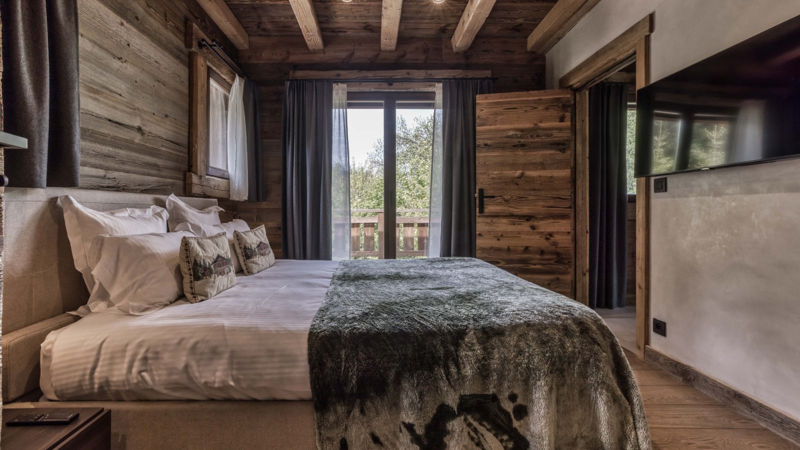 Luxury-Ski-Chalet-Megeve-Chalet Red Fox-Bedroom 2-Oxford Ski.jpg