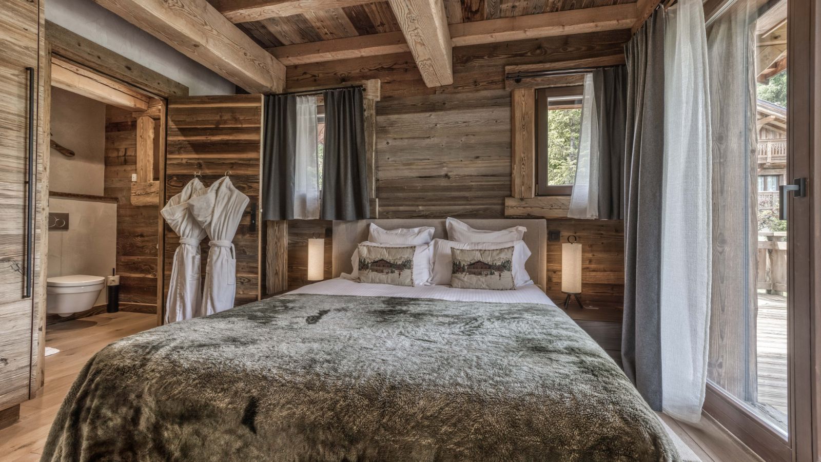 Luxury-Ski-Chalet-Megeve-Chalet Red Fox-Bedroom 3-Oxford Ski.jpg