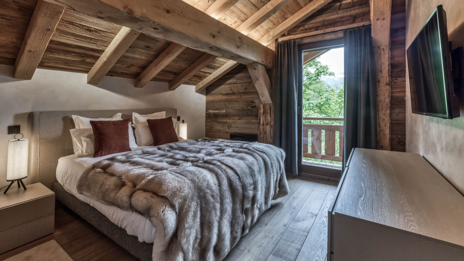 Luxury-Ski-Chalet-Megeve-Chalet Red Fox-Bedroom 4-Oxford Ski.jpg