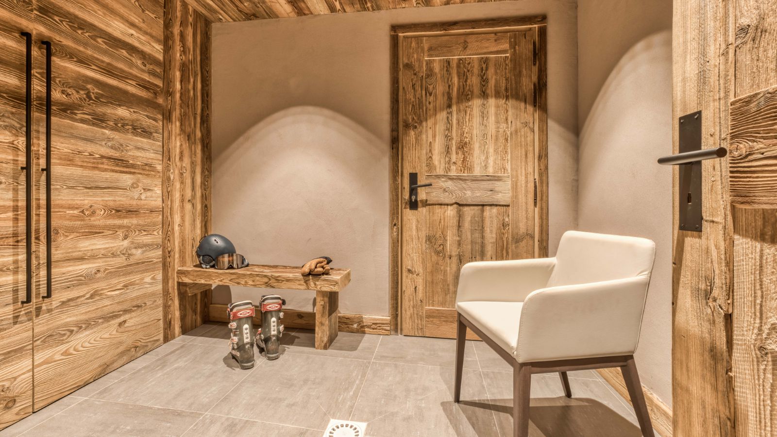 Luxury-Ski-Chalet-Megeve-Chalet Silver Fox-Ski room-Oxford Ski.jpg