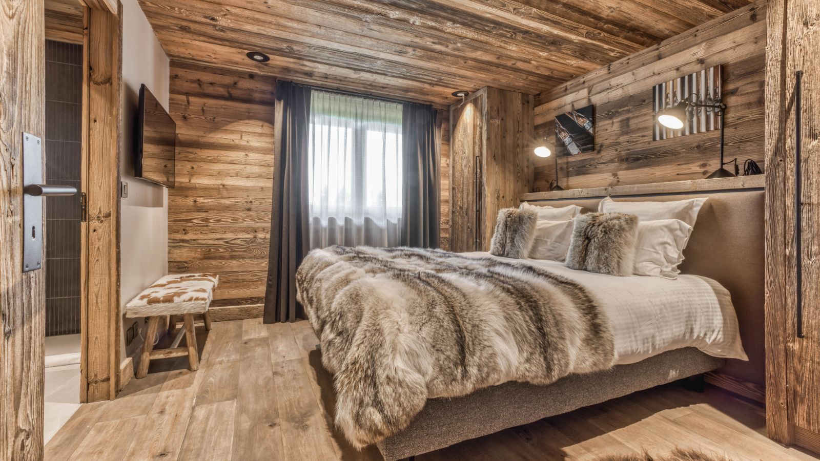 Luxury-Ski-Chalet-Megeve-Chalet Silver Fox-Bedroom 1-Oxford Ski.jpg
