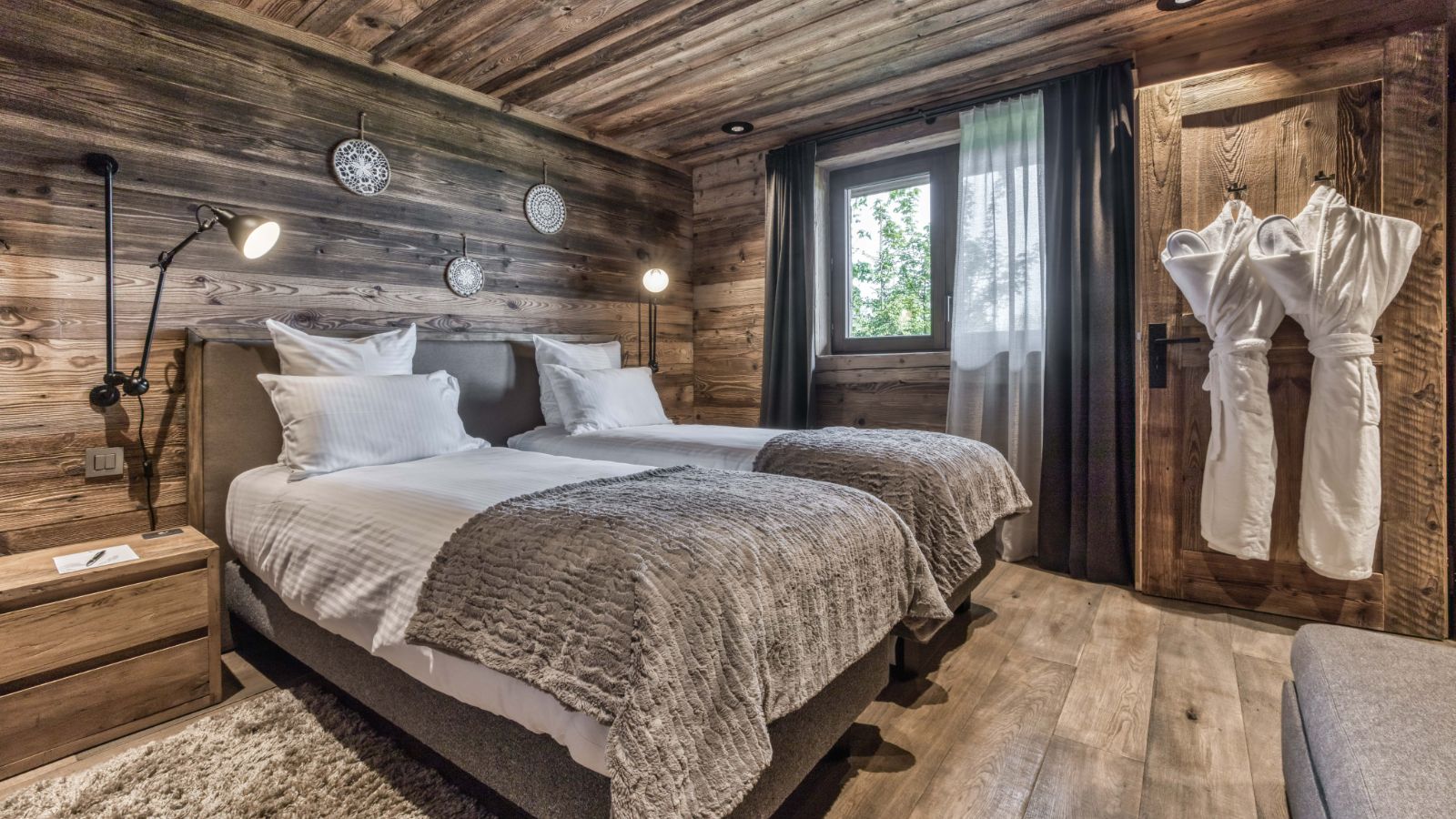 Luxury-Ski-Chalet-Megeve-Chalet Silver Fox-Bedroom 5-Oxford Ski.jpg