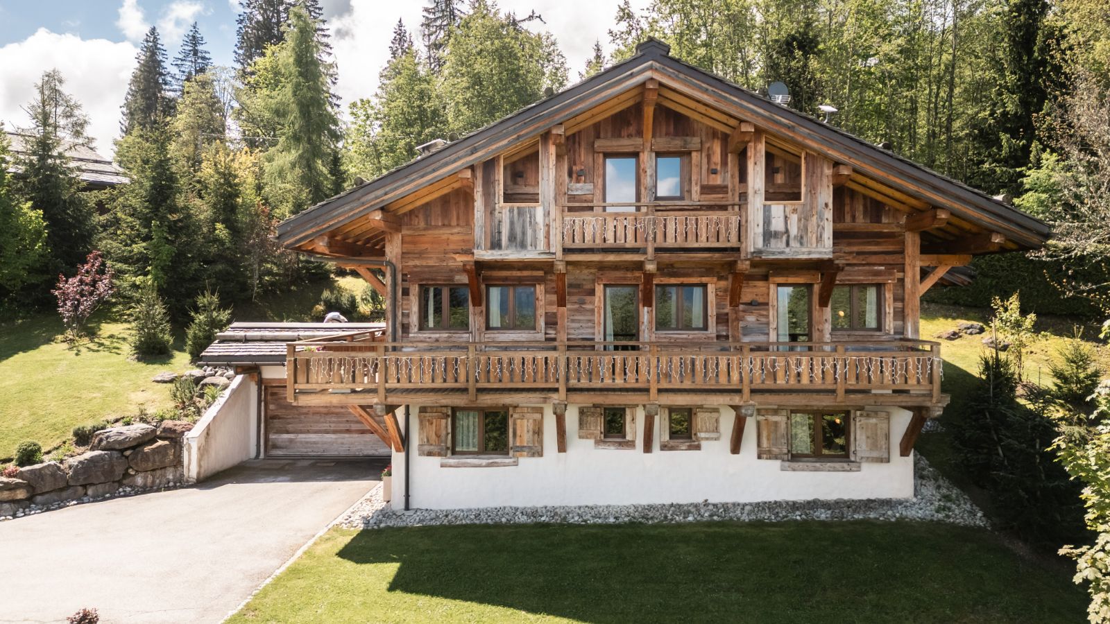 Luxury-Ski-Chalet-Megeve-Chalet Silver Fox-Exterior front-Oxford Ski.jpg