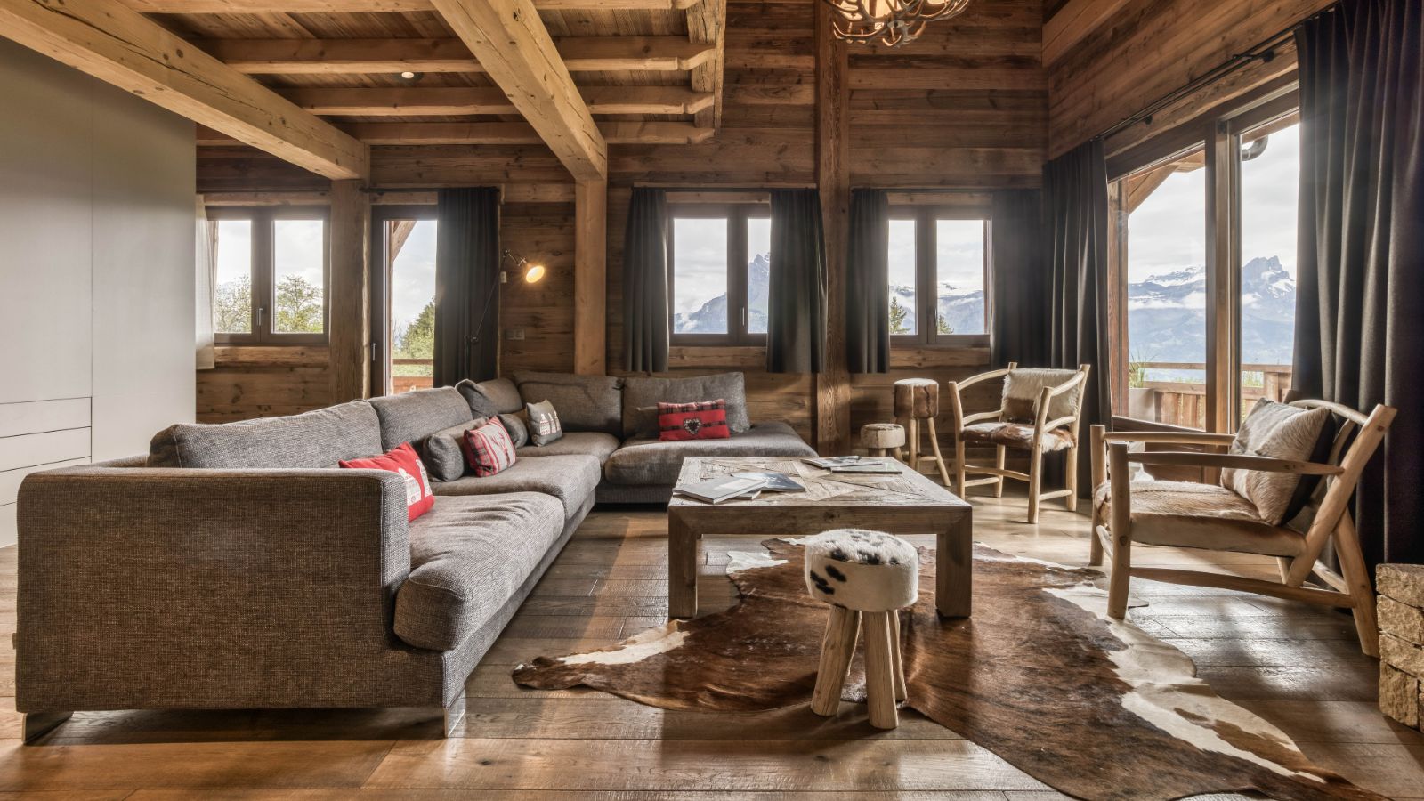 Luxury-Ski-Chalet-Megeve-Chalet Silver Fox-Living room-Oxford Ski.jpg