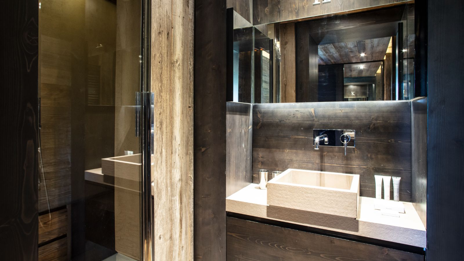 Luxury-Ski-Chalet- Megeve-Le Chalet Cry-Bathroom 4-Oxford-Ski.jpg