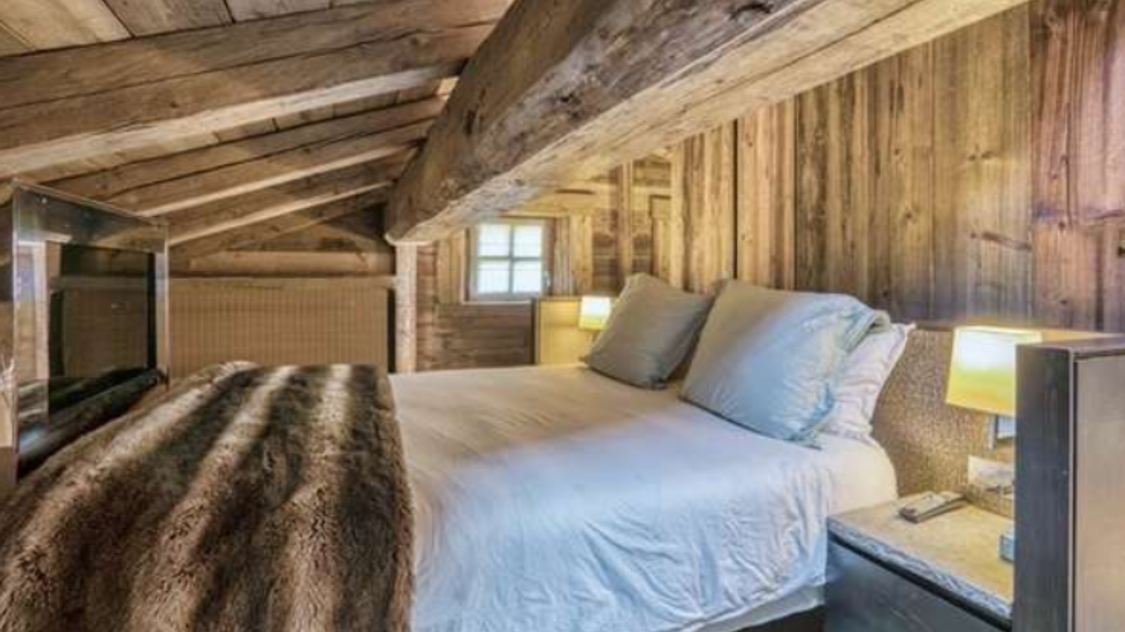 Luxury-Ski-Chalet- Megeve-Le Chalet Cry-Bedroom 1-Oxford-Ski.png