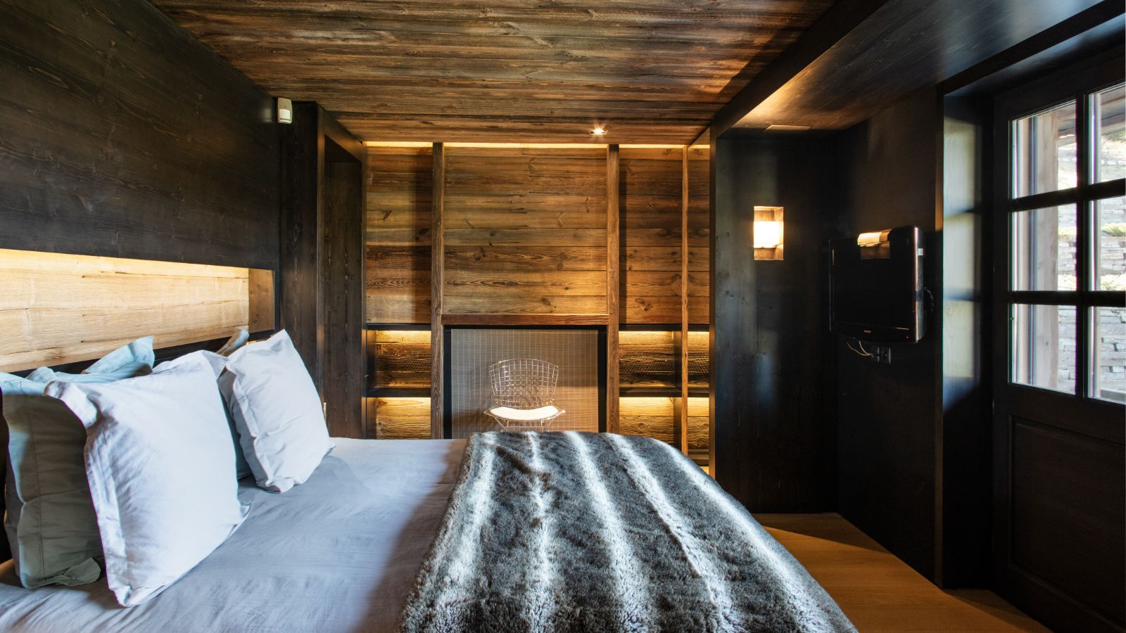 Luxury-Ski-Chalet- Megeve-Le Chalet Cry-Bedroom 5-Oxford-Ski.jpg