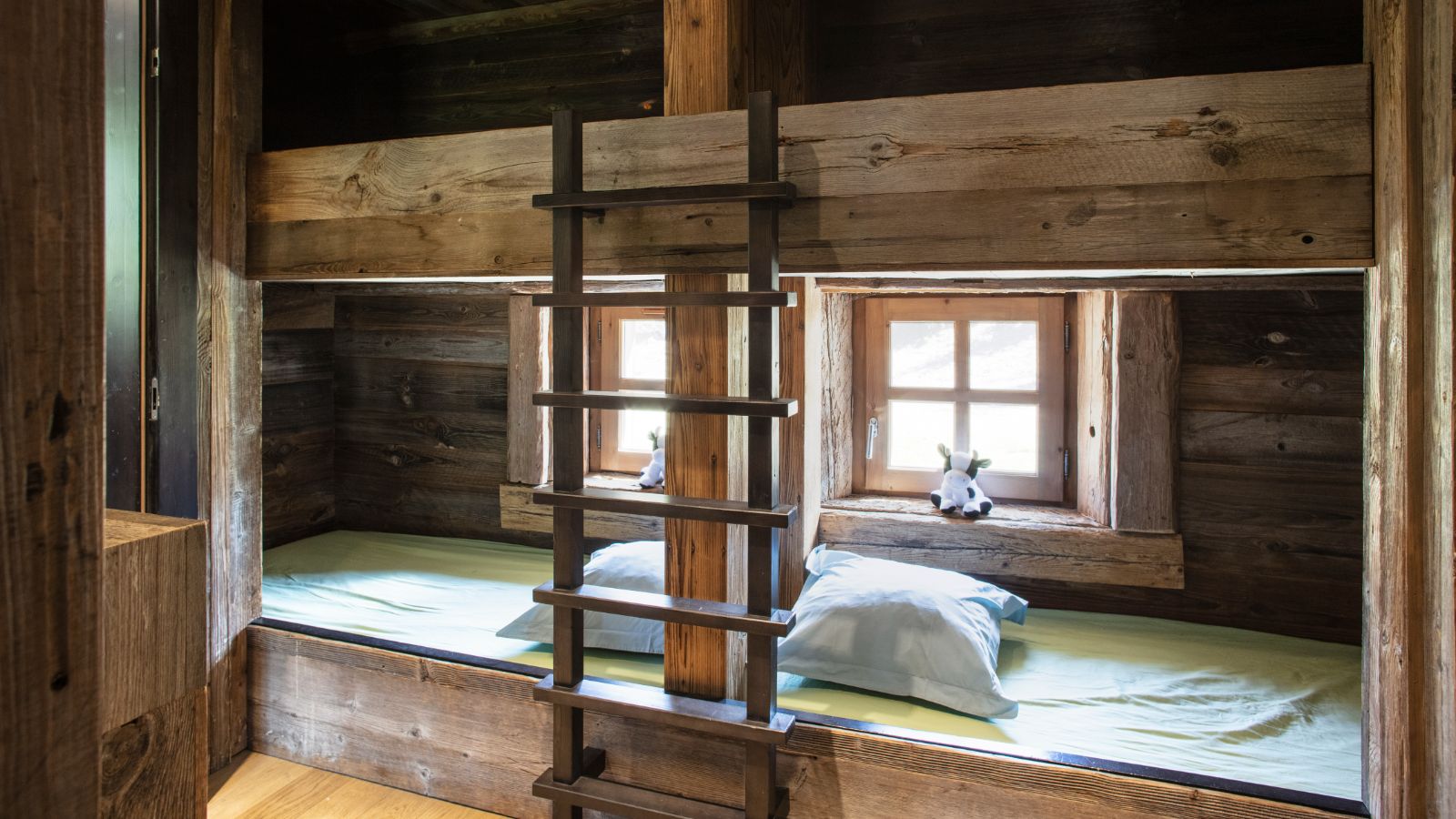 Luxury-Ski-Chalet- Megeve-Le Chalet Cry-Bunk room-Oxford-Ski.jpg