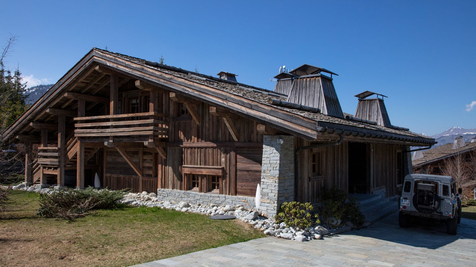 Luxury-Ski-Chalet- Megeve-Le Chalet Cry-Exterior-Oxford-Ski.jpg