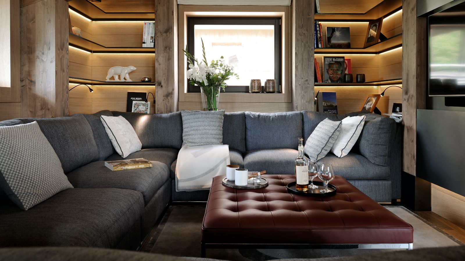 luxury-ski-chalet-megeve-chalet-lebeaurepaire-oxford-ski-sofa.jpg
