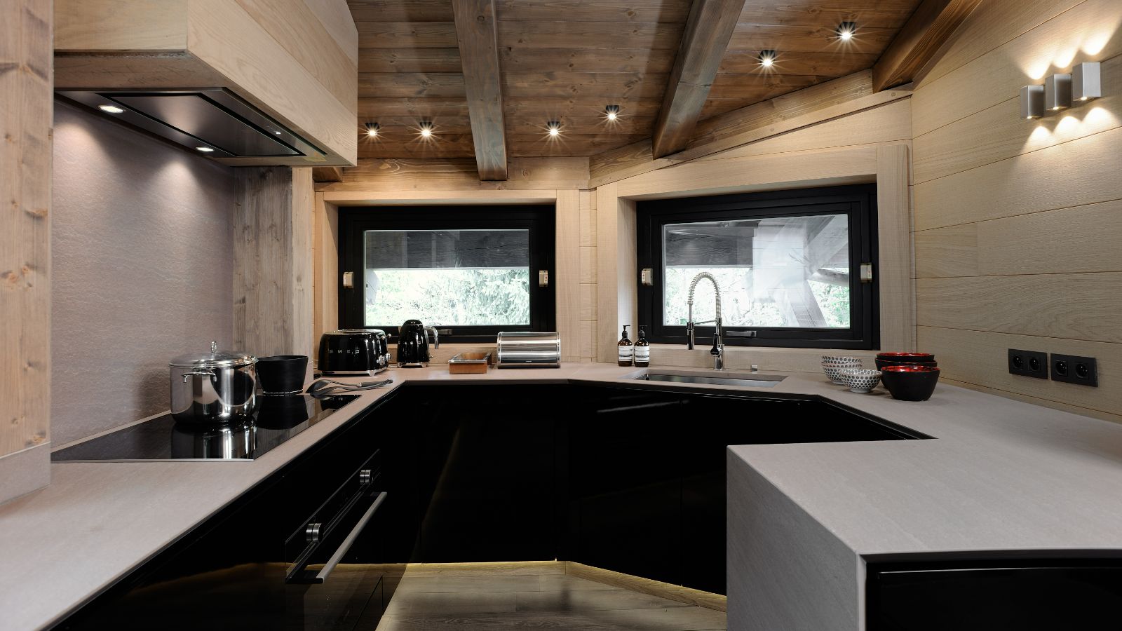 luxury-ski-chalet-megeve-chalet-lebeaurepaire-oxford-ski-kitchen.jpg