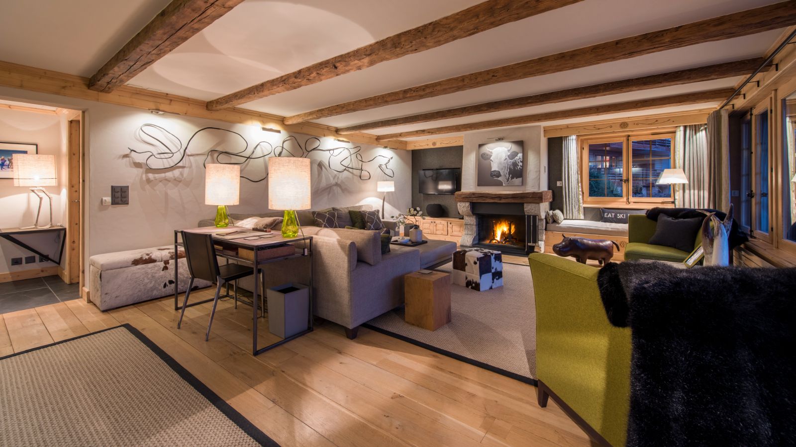 luxury-ski-chalets-verbier-fleur-de-lin-oxford-ski-living-room (4).jpg