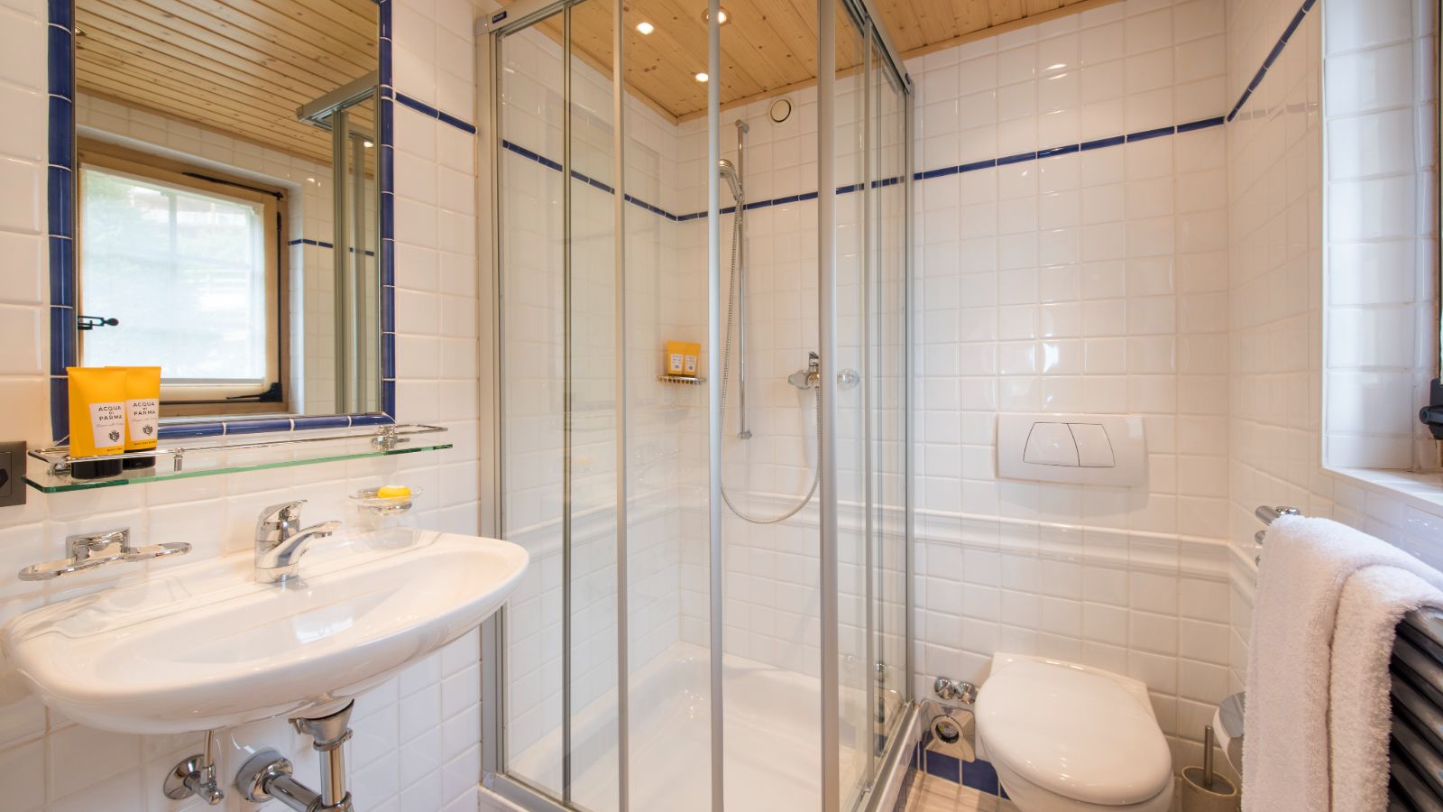 luxury-ski-chalets-verbier-fleur-de-lin-oxford-ski-bathroom (1).jpg