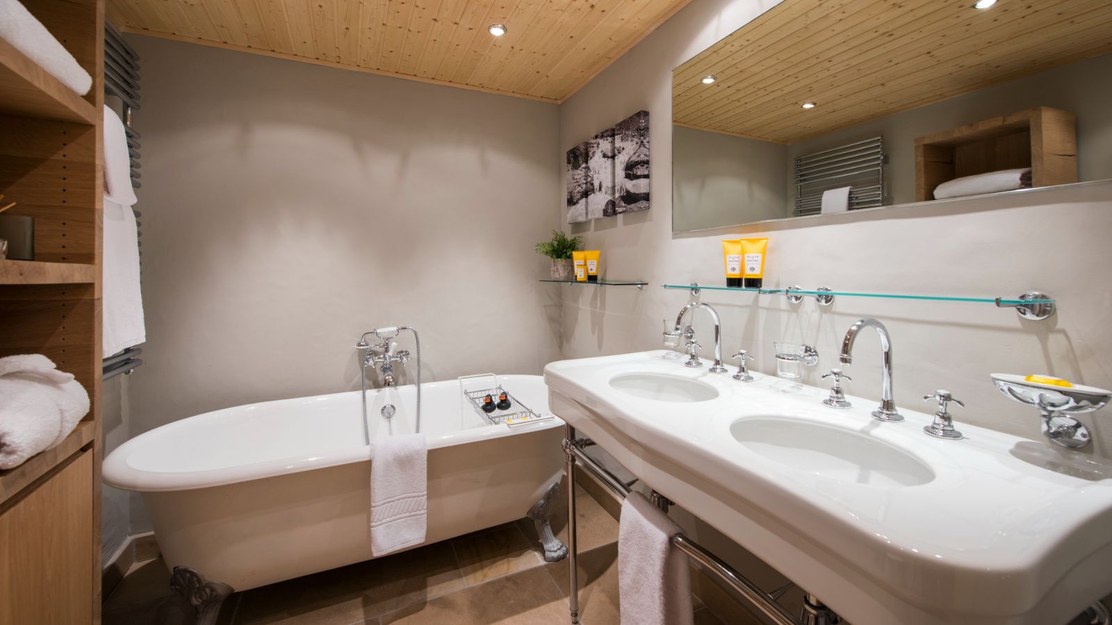 luxury-ski-chalets-verbier-fleur-de-lin-oxford-ski-bathroom (2).jpg