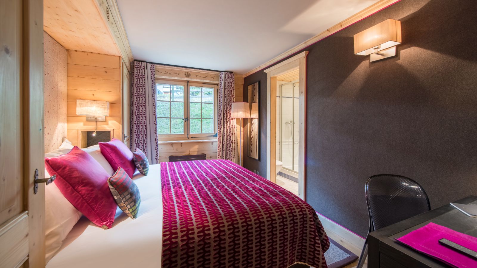 luxury-ski-chalets-verbier-fleur-de-lin-oxford-ski-bedroom (4).jpg